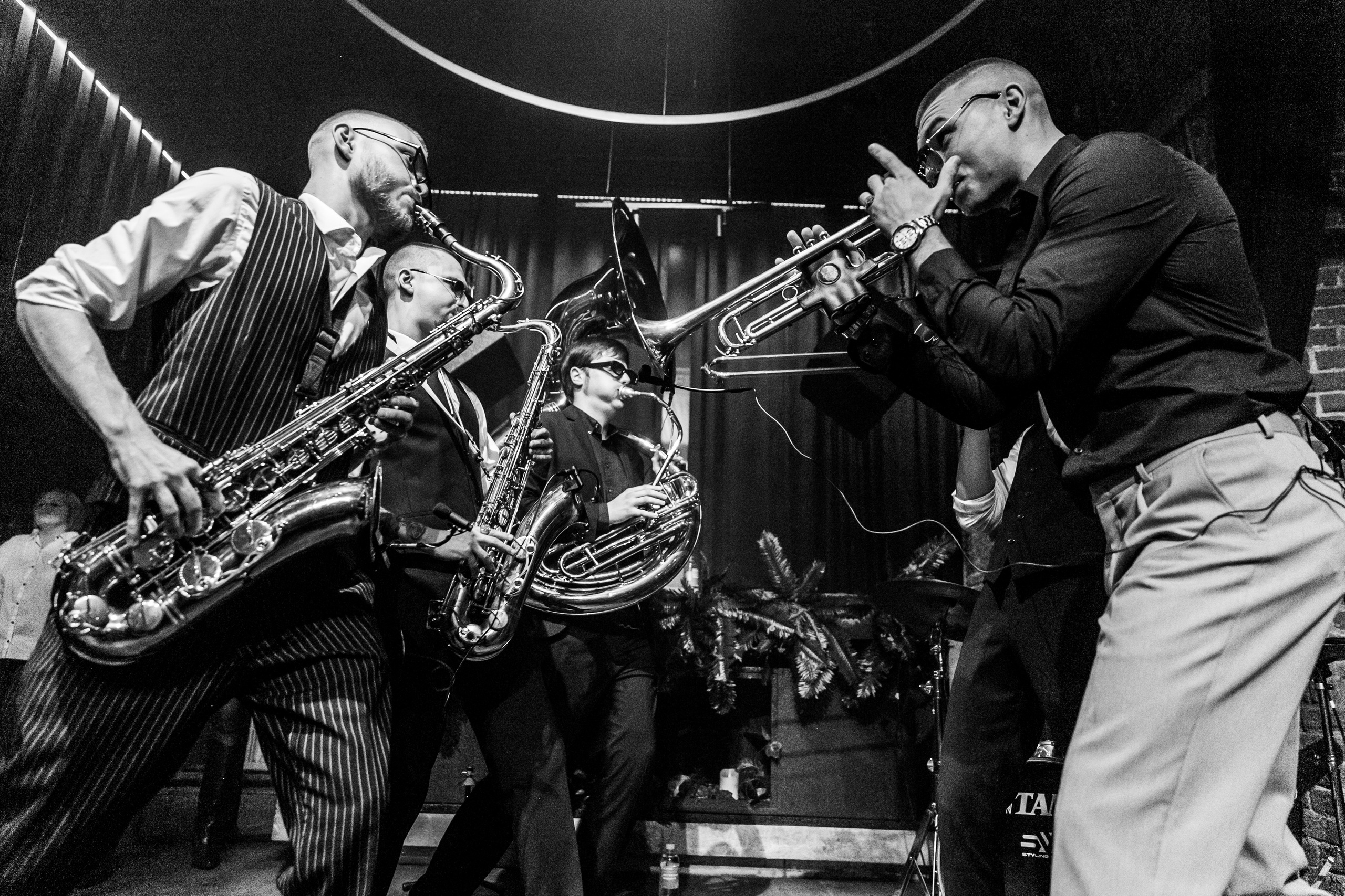Концерт кавер-группы Mad Brass Band. Свадебный фотограф в Москве Элина Ларченкова. Фото, которые цепляют