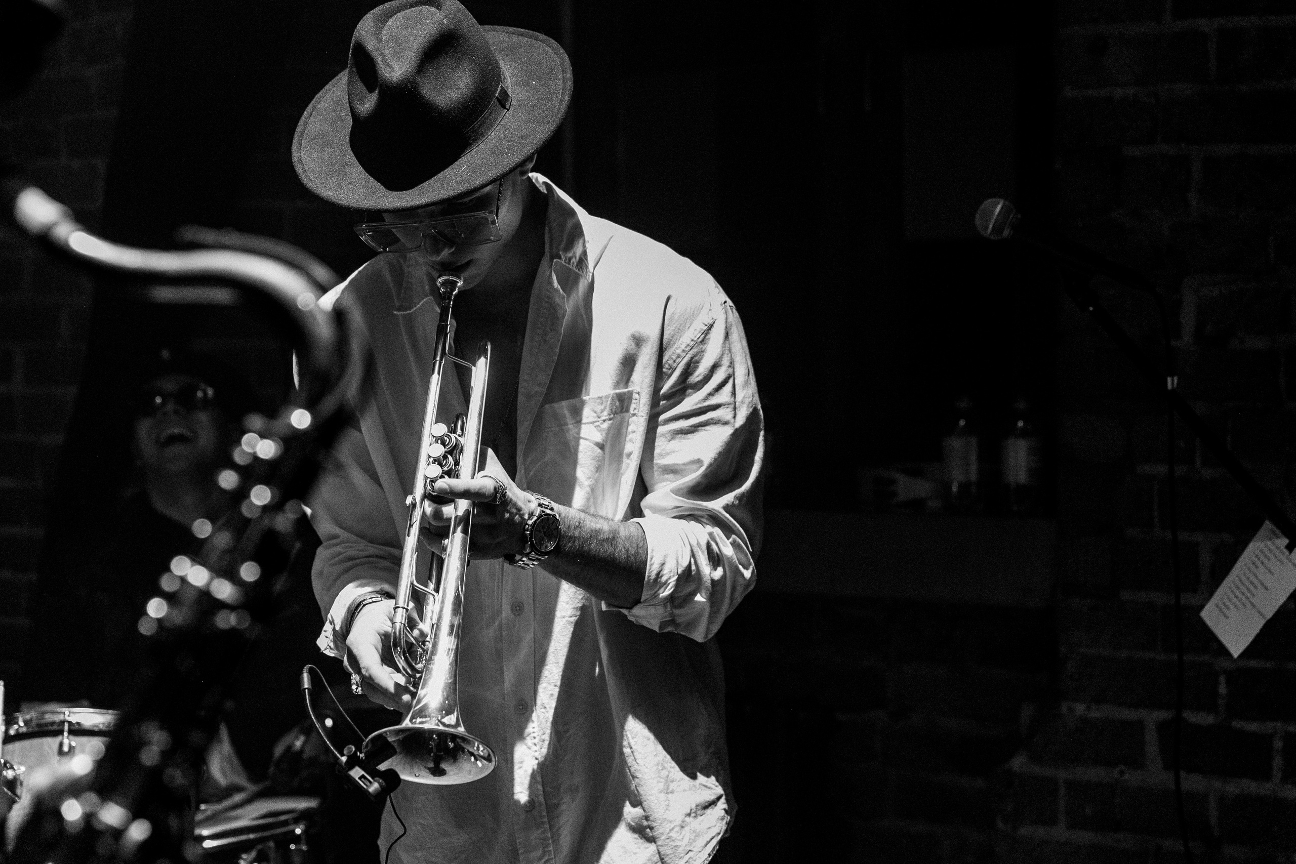 Концерт кавер-группы Mad Brass Band. Свадебный фотограф в Москве Элина Ларченкова. Фото, которые цепляют