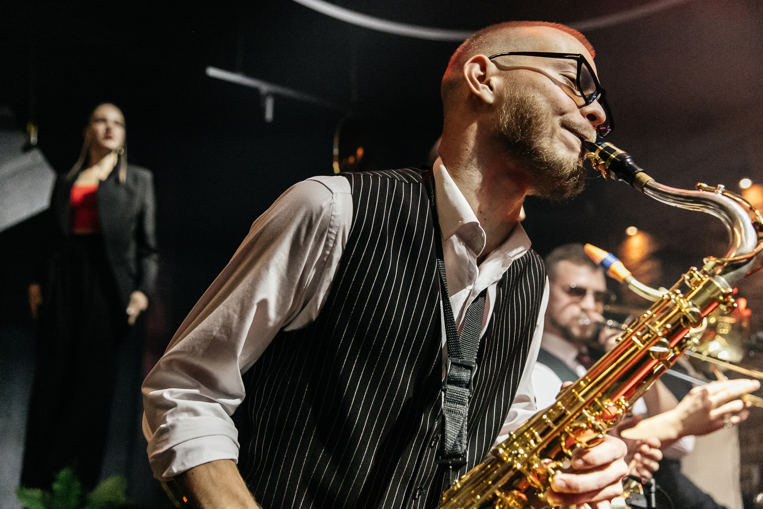 Концерт кавер-группы Mad Brass Band. Свадебный фотограф в Москве Элина Ларченкова. Фото, которые цепляют