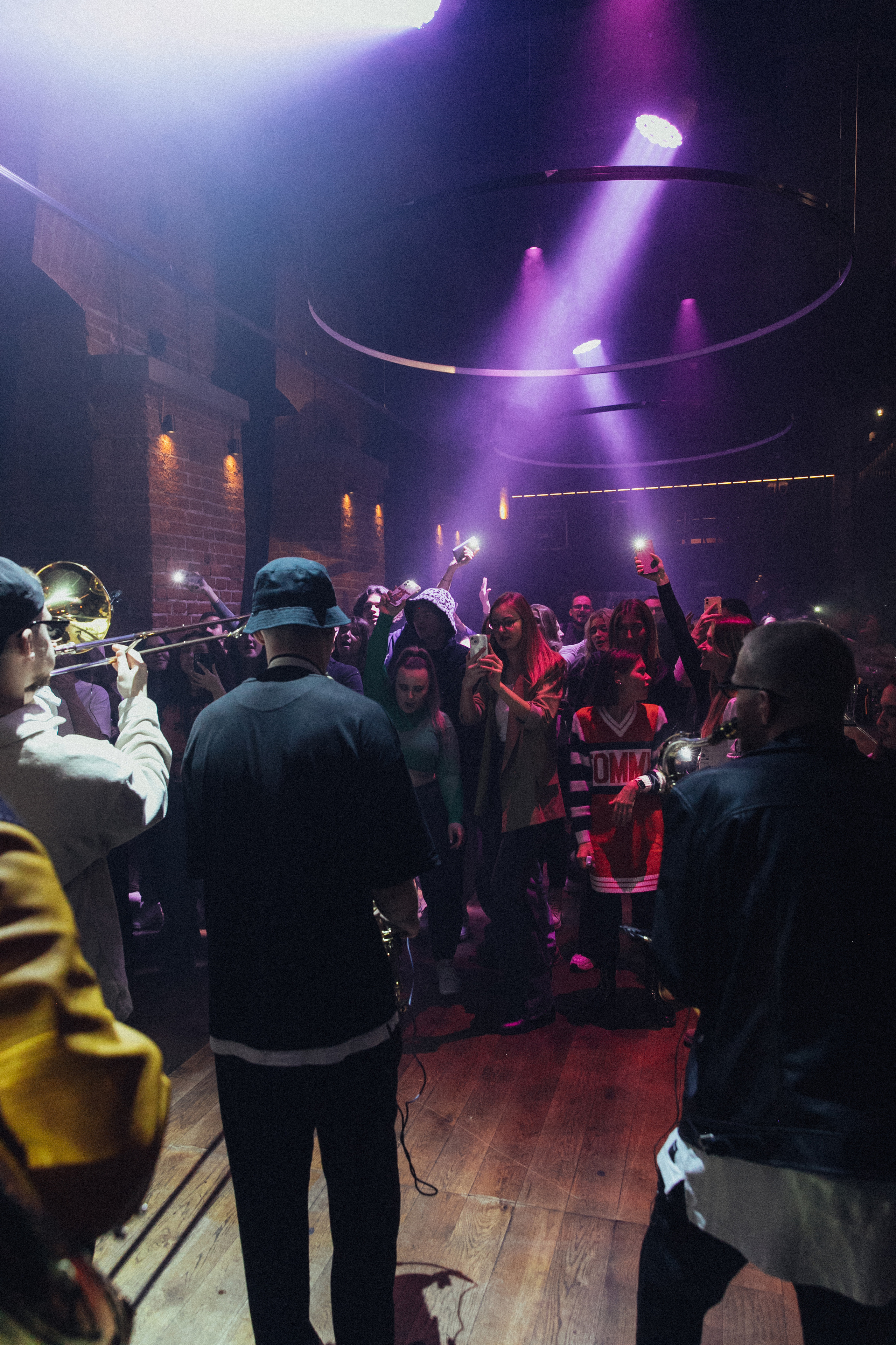 Концерт кавер-группы Mad Brass Band. Свадебный фотограф в Москве Элина Ларченкова. Фото, которые цепляют