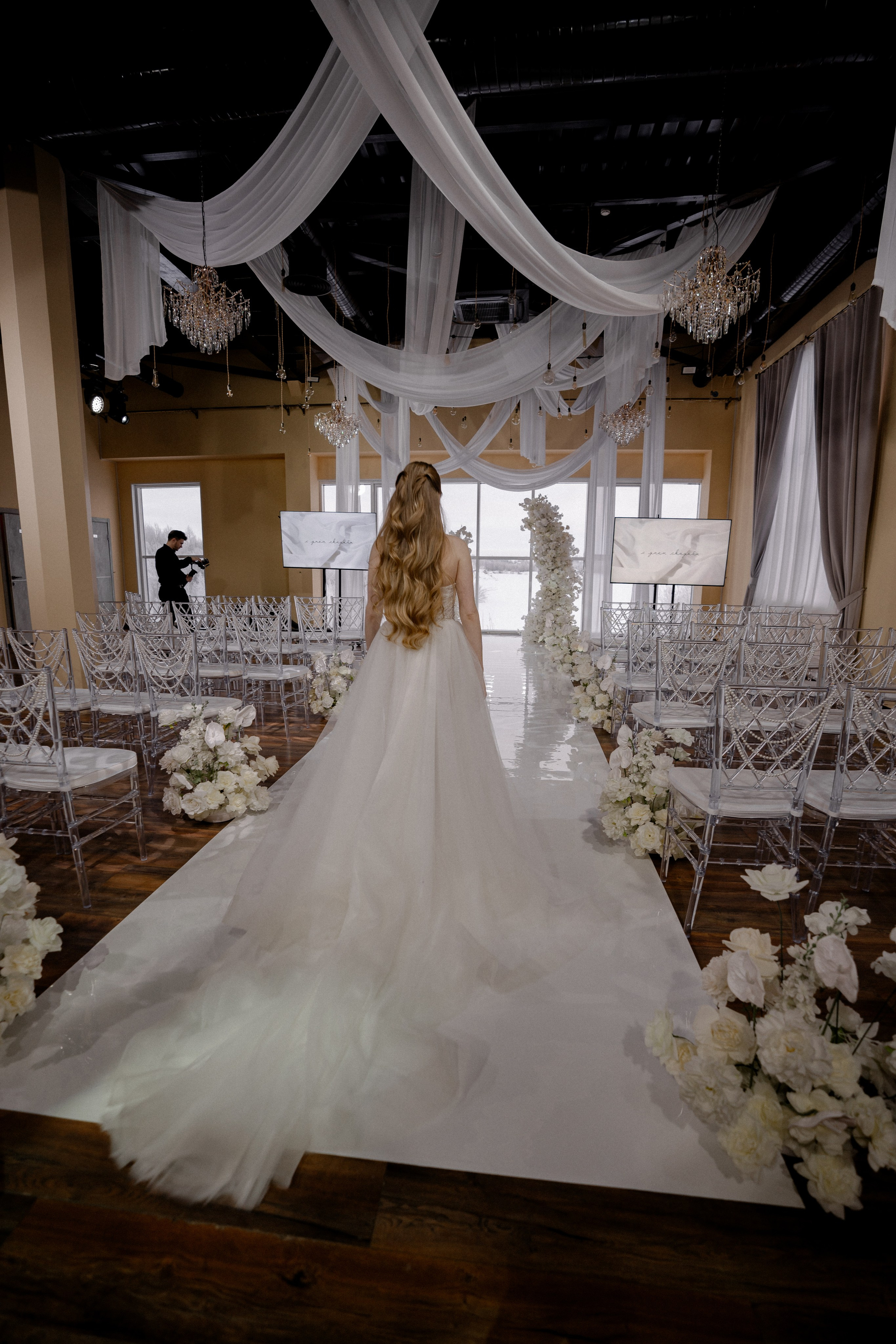 СВАДЕБНАЯ СЬЕМКА СБОРОВ В ОТЕЛЕ И ВЫЕЗД НА ЦЕРЕМОНИЮ (СНЯТО В СИБИРЕ В НИЖНЕВАРТОВСКЕ). Профессиональный фотограф, Санкт-Петербург — Виктория Богомолова