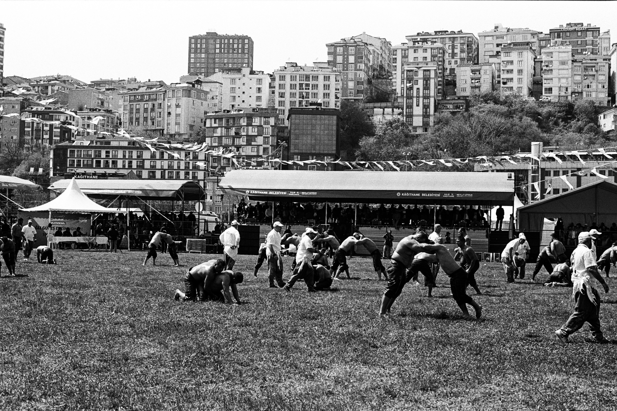 Wrestlers (Istanbul. 30.04.2023). Eduard Savosin | Documentary & Portrait Photographer in Paris