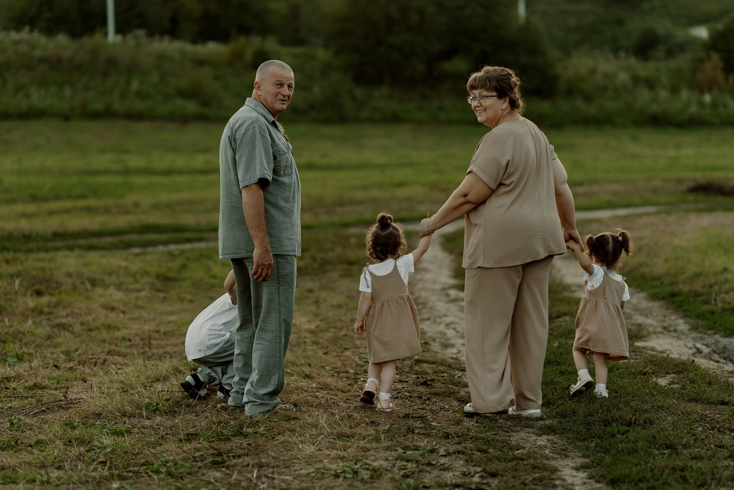 Съемка с внуками. Свадебный и индивидуальный фотограф в Суворове Клюева Мария