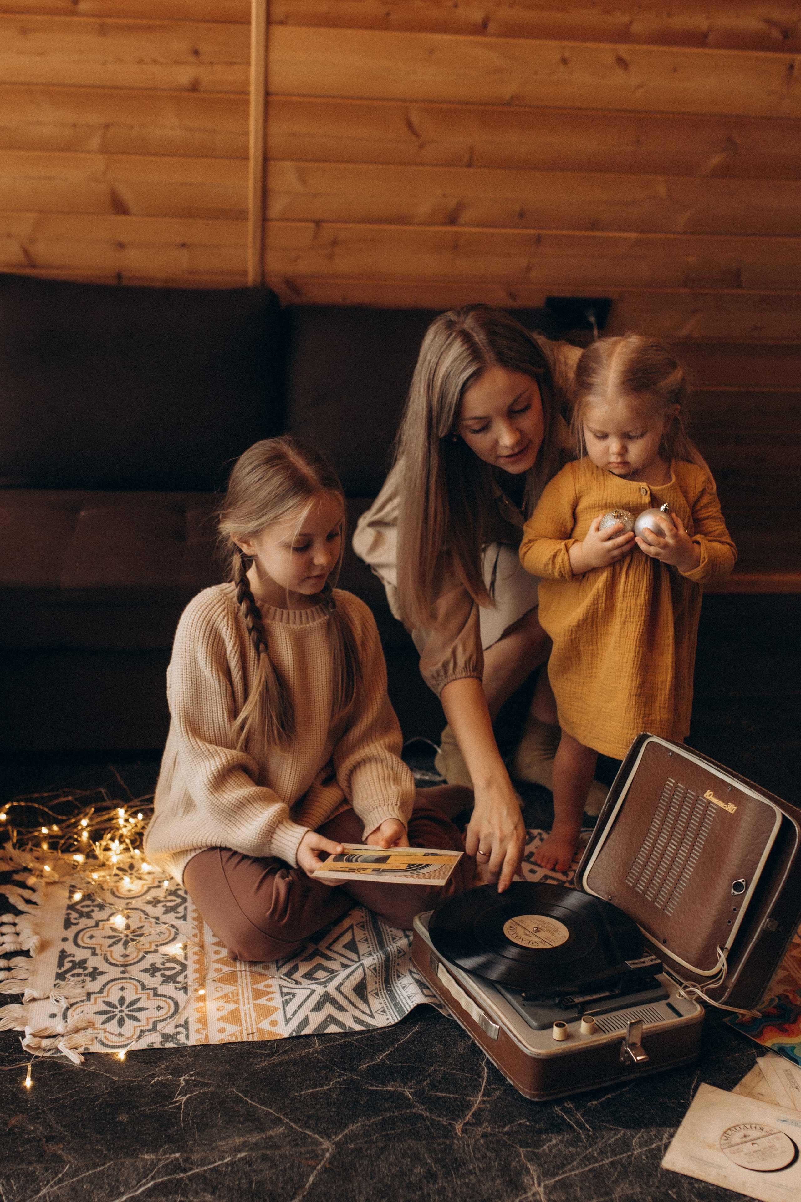 Предновогодняя история в домике. Семейный фотограф lifestyle в Новосибирске Елена Шпилевая