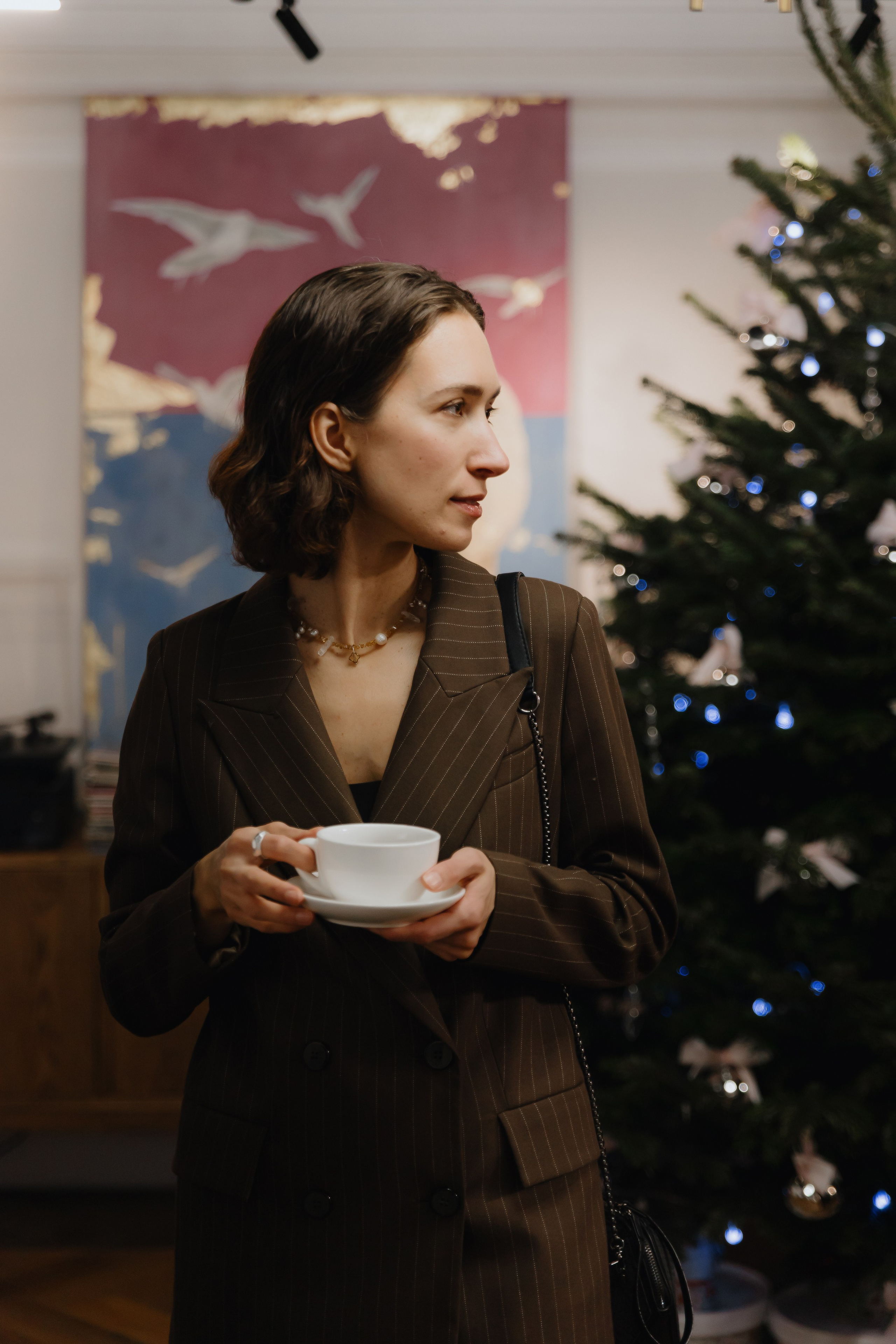 Предновогодний «Кофе-рейв» в L. DECO 17 декабря 2025 года. L. Deco интерьерный салон. Краски/обои/лепной декор