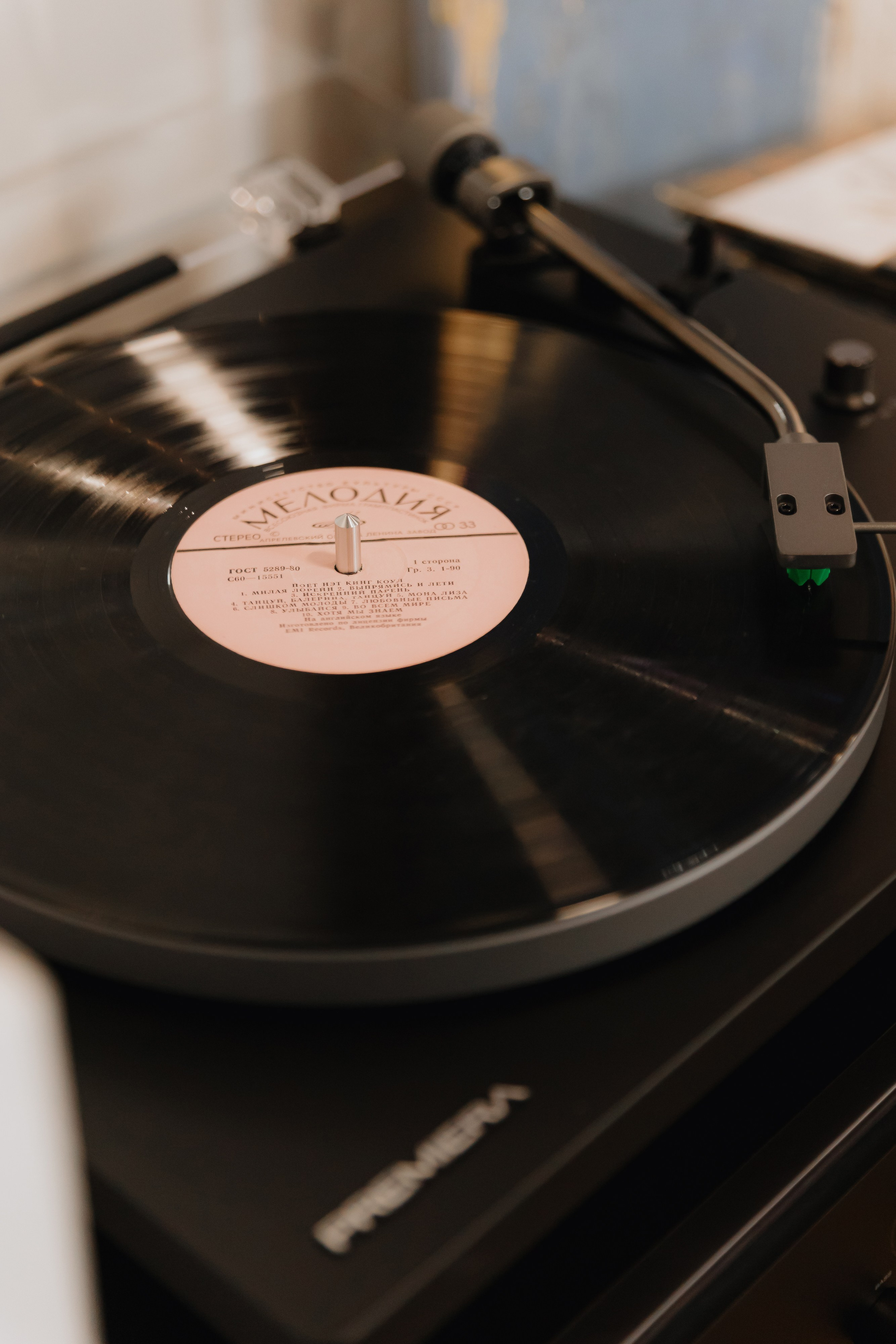 Предновогодний «Кофе-рейв» в L. DECO 17 декабря 2025 года. L. Deco интерьерный салон. Краски/обои/лепной декор