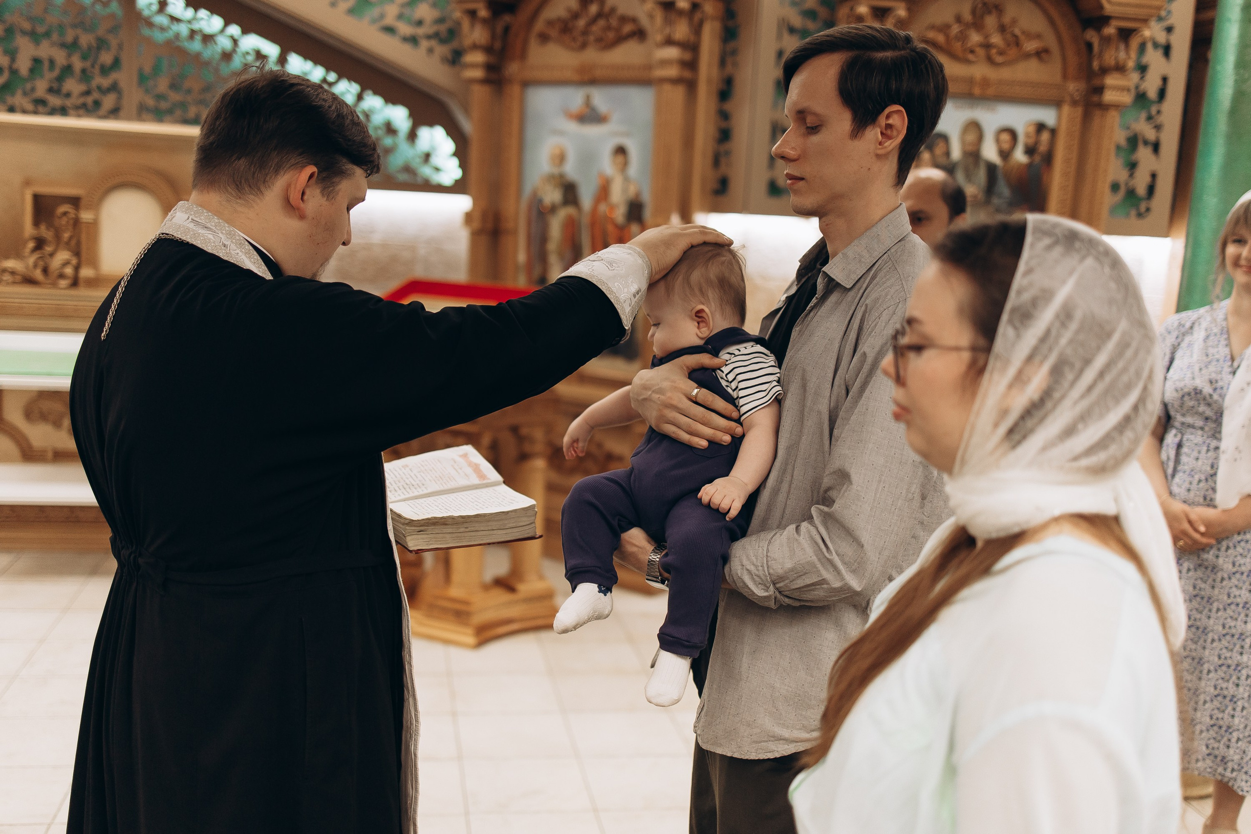 Таинство Крещения Михаила. Семейный фотограф в Краснодаре Храмова Анна