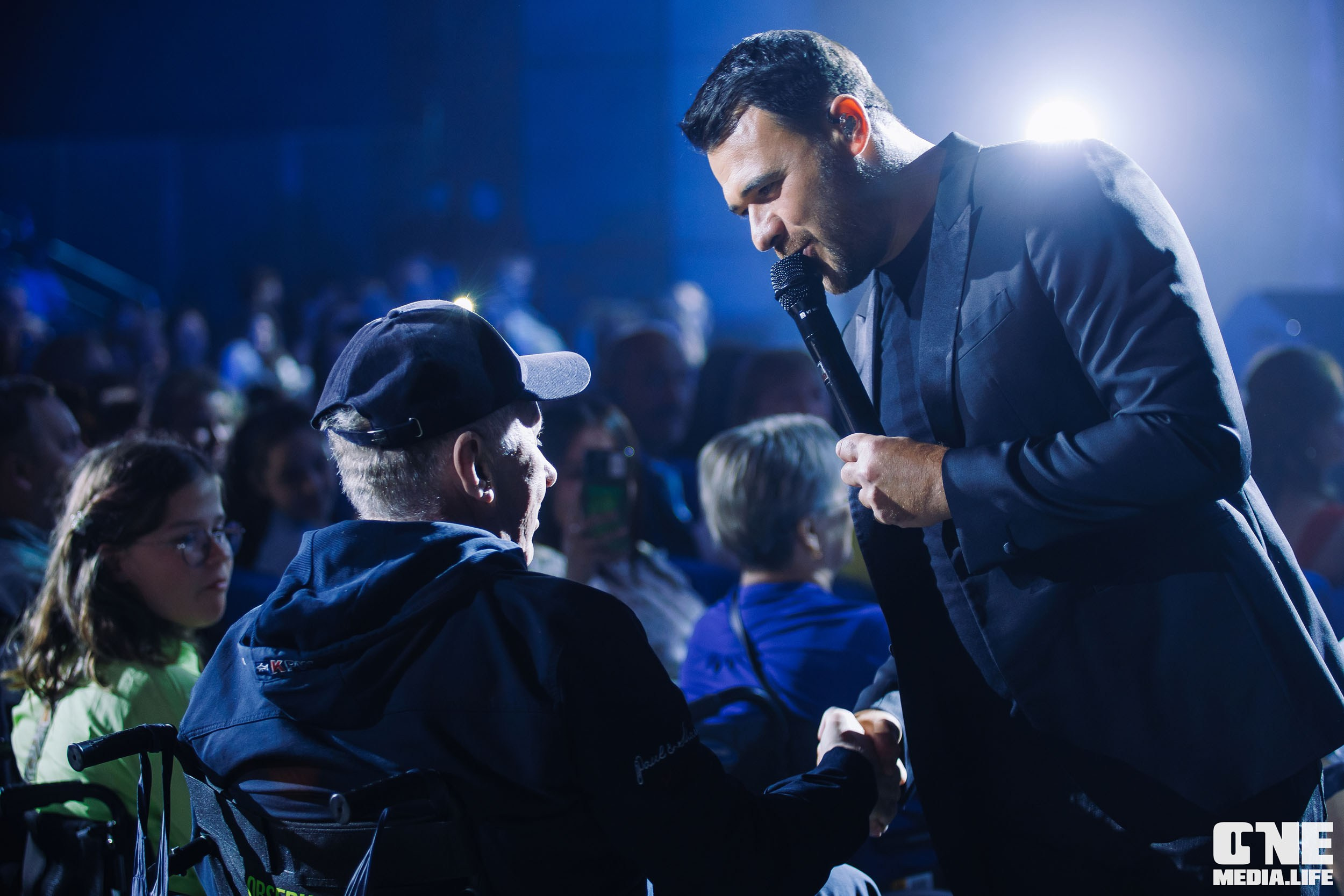 Фоторепортаж с концерта Эмина в Янтарь Холле. One Media Life: фоторепортажи, фотоотчеты с мероприятий и заведений