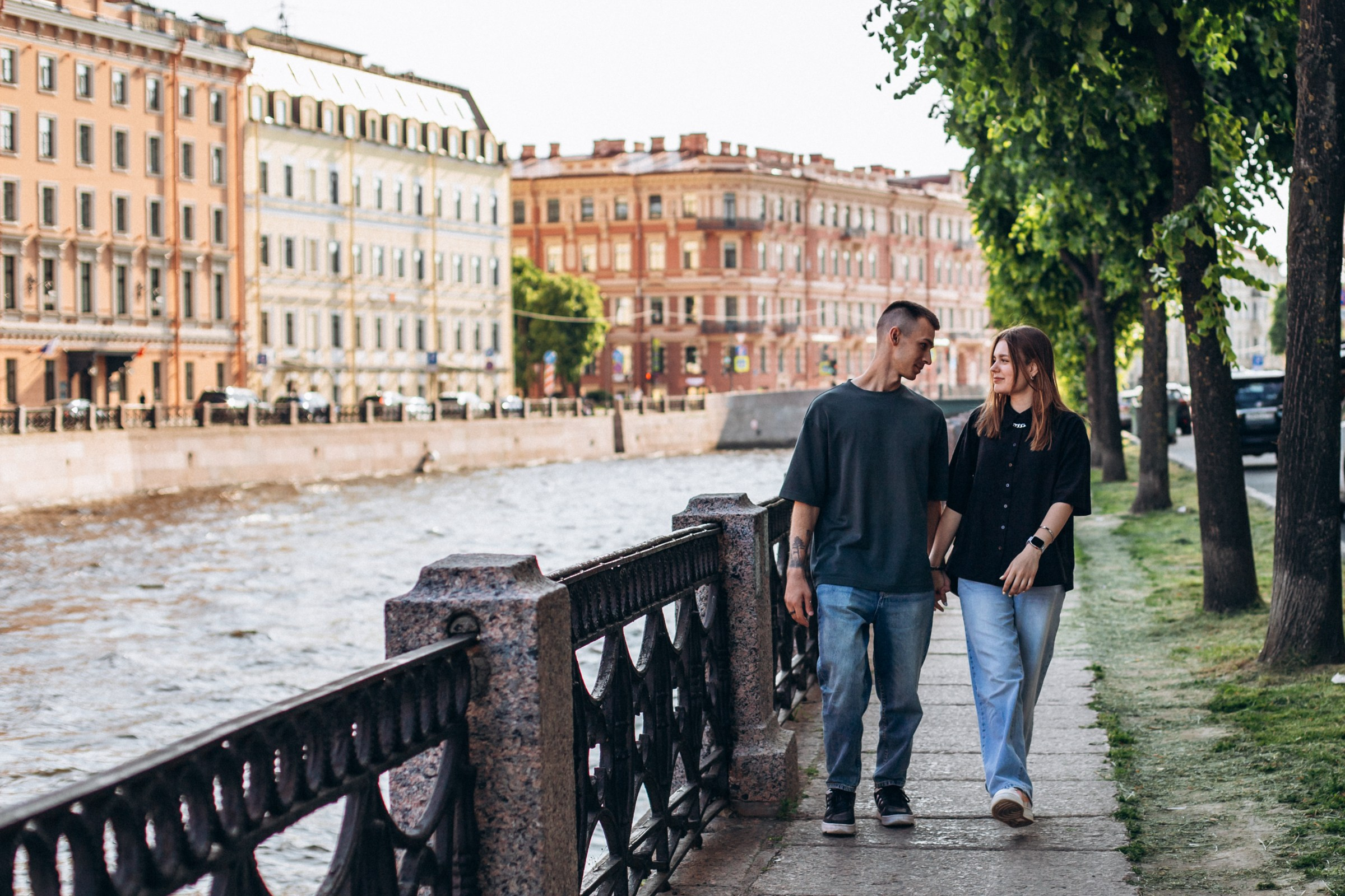 Максим и Злата в июне. Фотопрогулка в Петербурге. Индивидуальный и семейный фотограф в Санкт-Петербурге