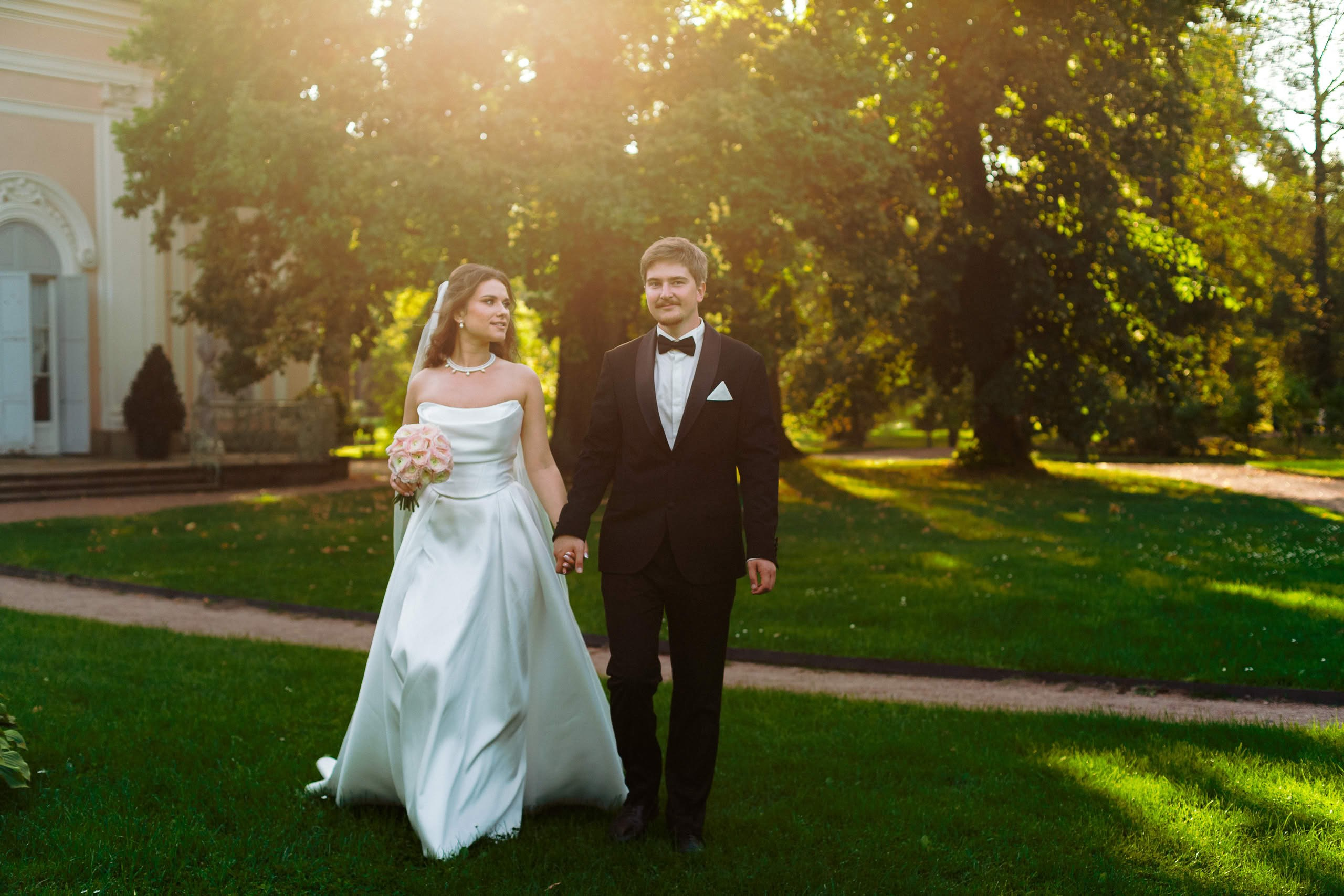 Свадебная прогулка в Ораниенбауме — Саша и Кристина. Свадебный фотограф Дмитрий Родионов — Санкт-Петербург и Ленинградская область