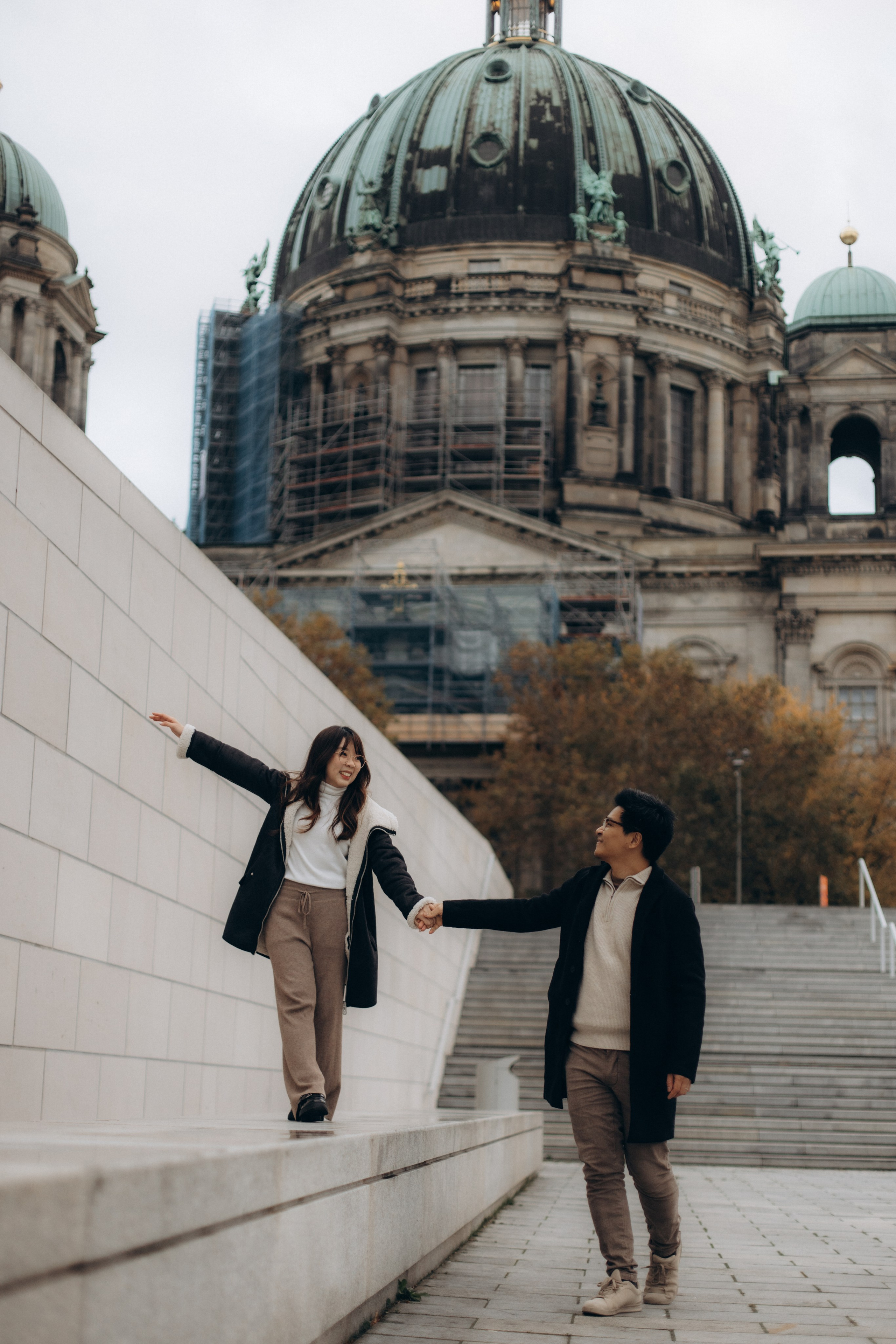 Love story in Tiergarten, Berlin. Hochzeitsfotograf in Potsdam — Alister Licht