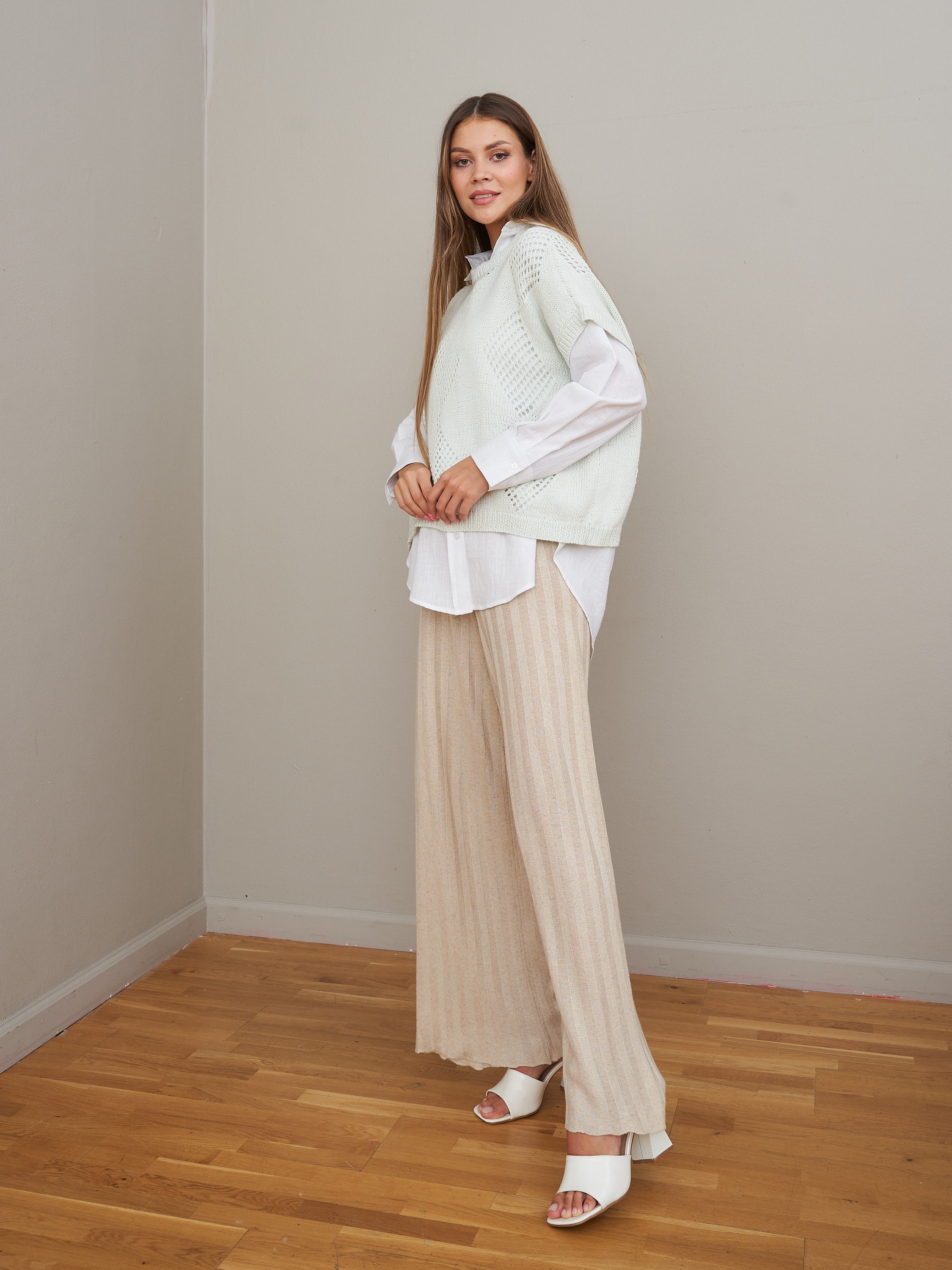 ПРИМЕРЫ РАБОТ: вязаная одежда, свитеры, кардиганы. Контент для маркетплейсов и соцсетей. Фото и видео съемка