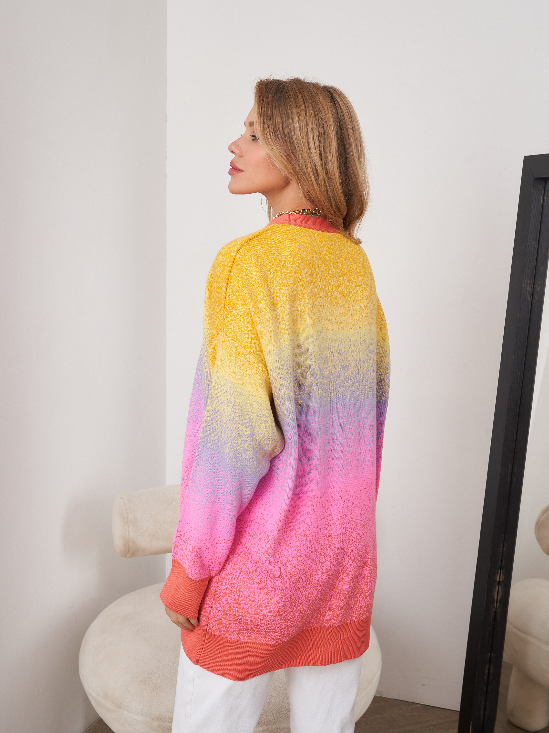 ПРИМЕРЫ РАБОТ: вязаная одежда, свитеры, кардиганы. Контент для маркетплейсов и соцсетей. Фото и видео съемка