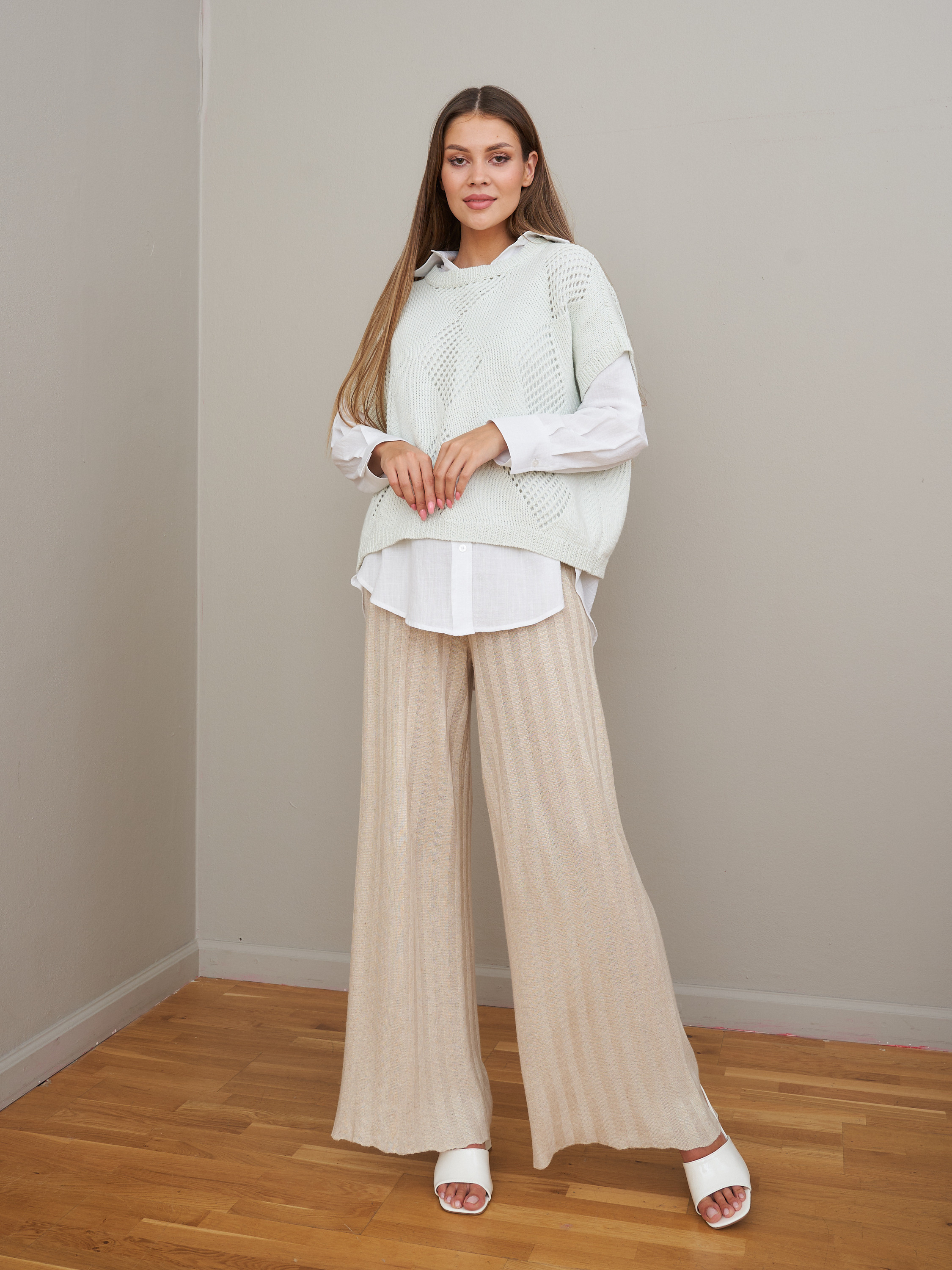 ПРИМЕРЫ РАБОТ: вязаная одежда, свитеры, кардиганы. Контент для маркетплейсов и соцсетей. Фото и видео съемка