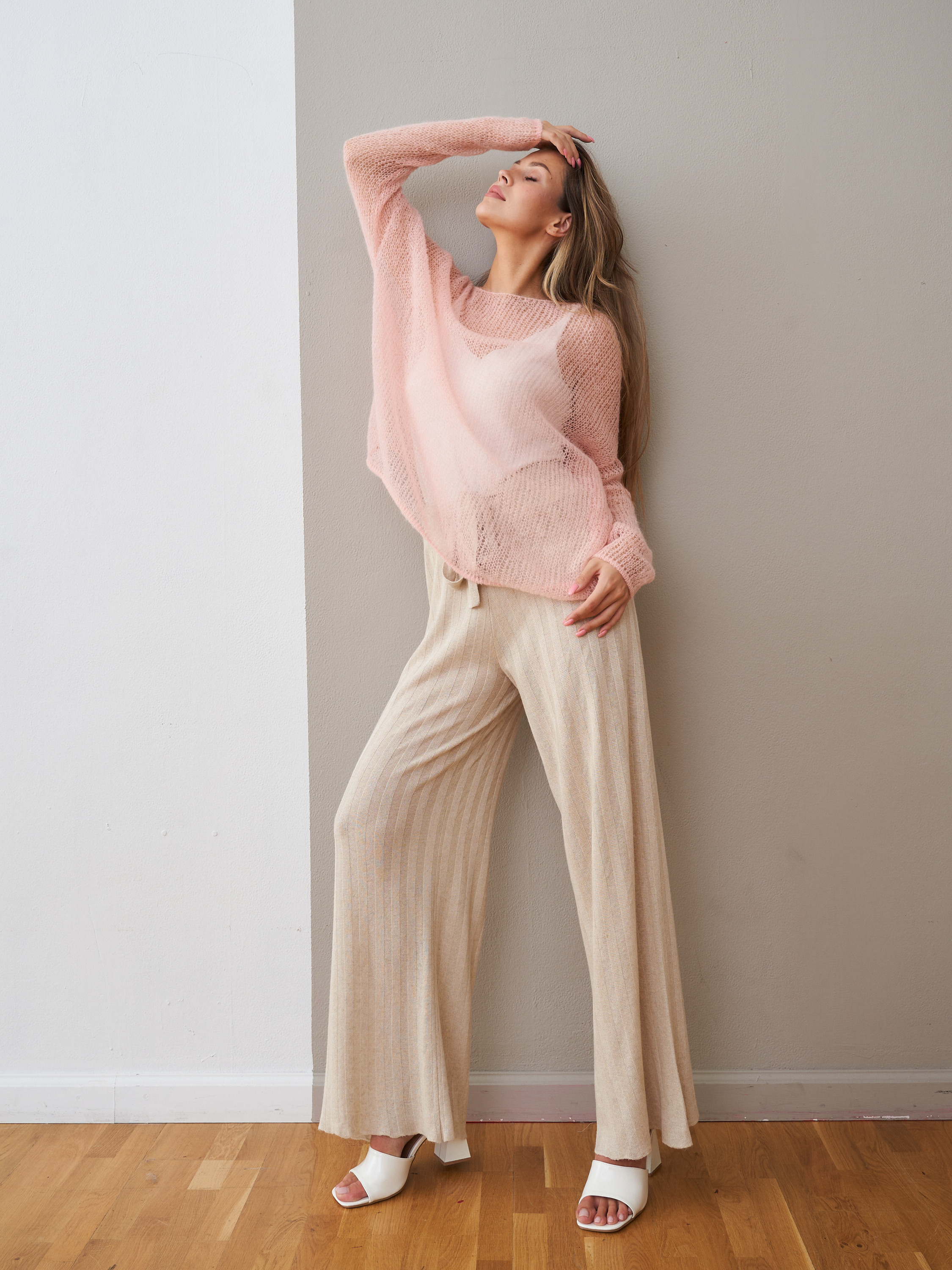 ПРИМЕРЫ РАБОТ: вязаная одежда, свитеры, кардиганы. Контент для маркетплейсов и соцсетей. Фото и видео съемка