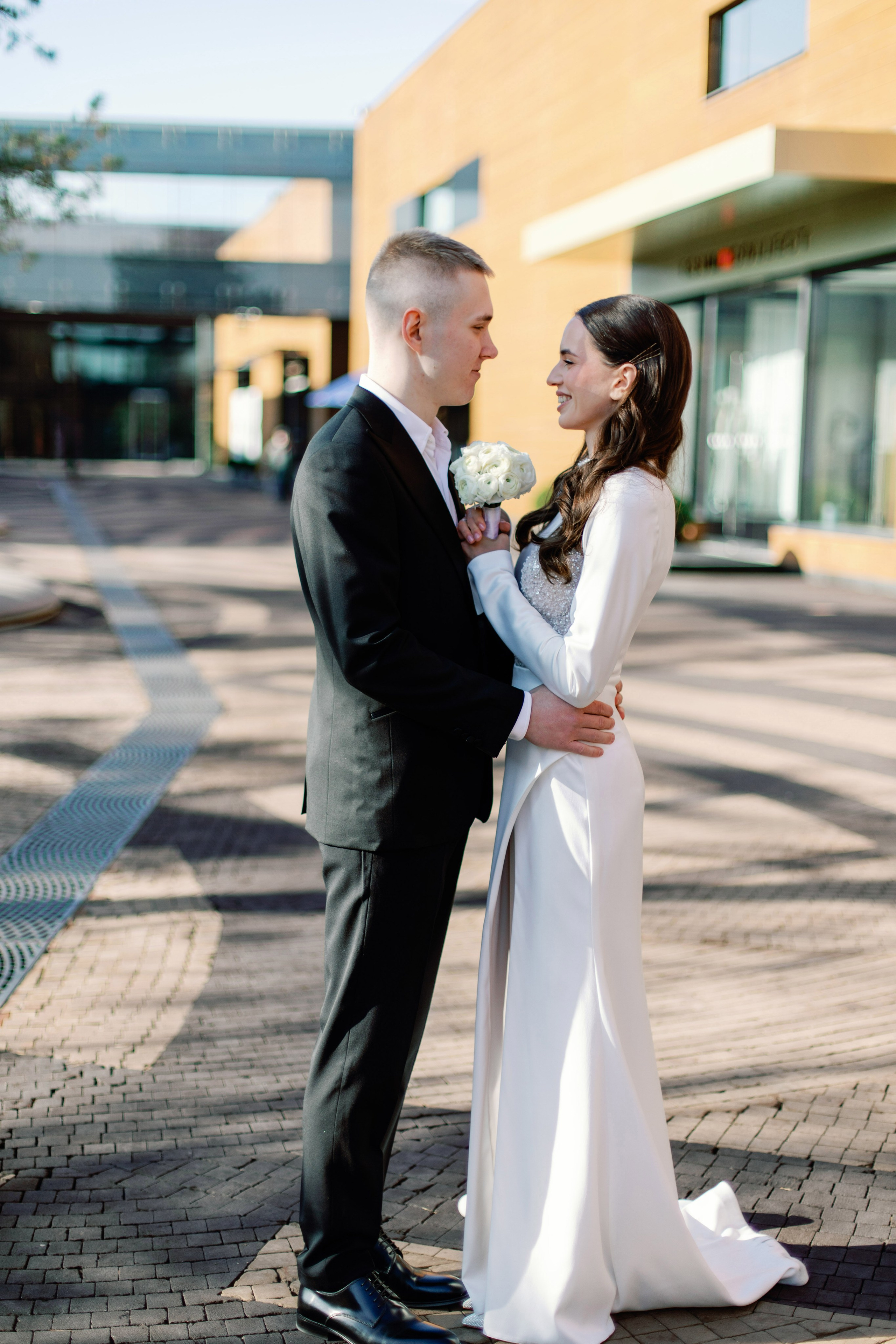 Свадьба для двоих в Москве, фотосессия на крыше, сборы, прогулка в Barvikha Luxury Village