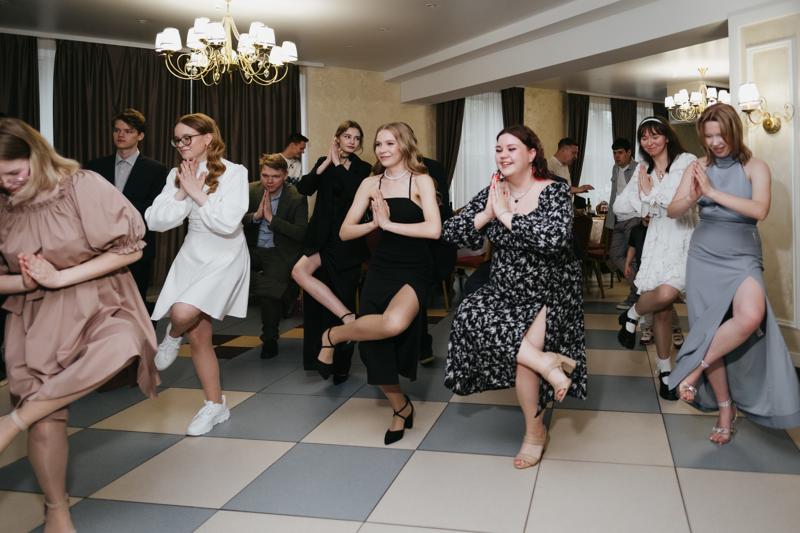 Выпускной 11 класс школы № 30. Свадебный и репортажной фотограф Денис Ожигин в Краснодаре и Краснодарском крае