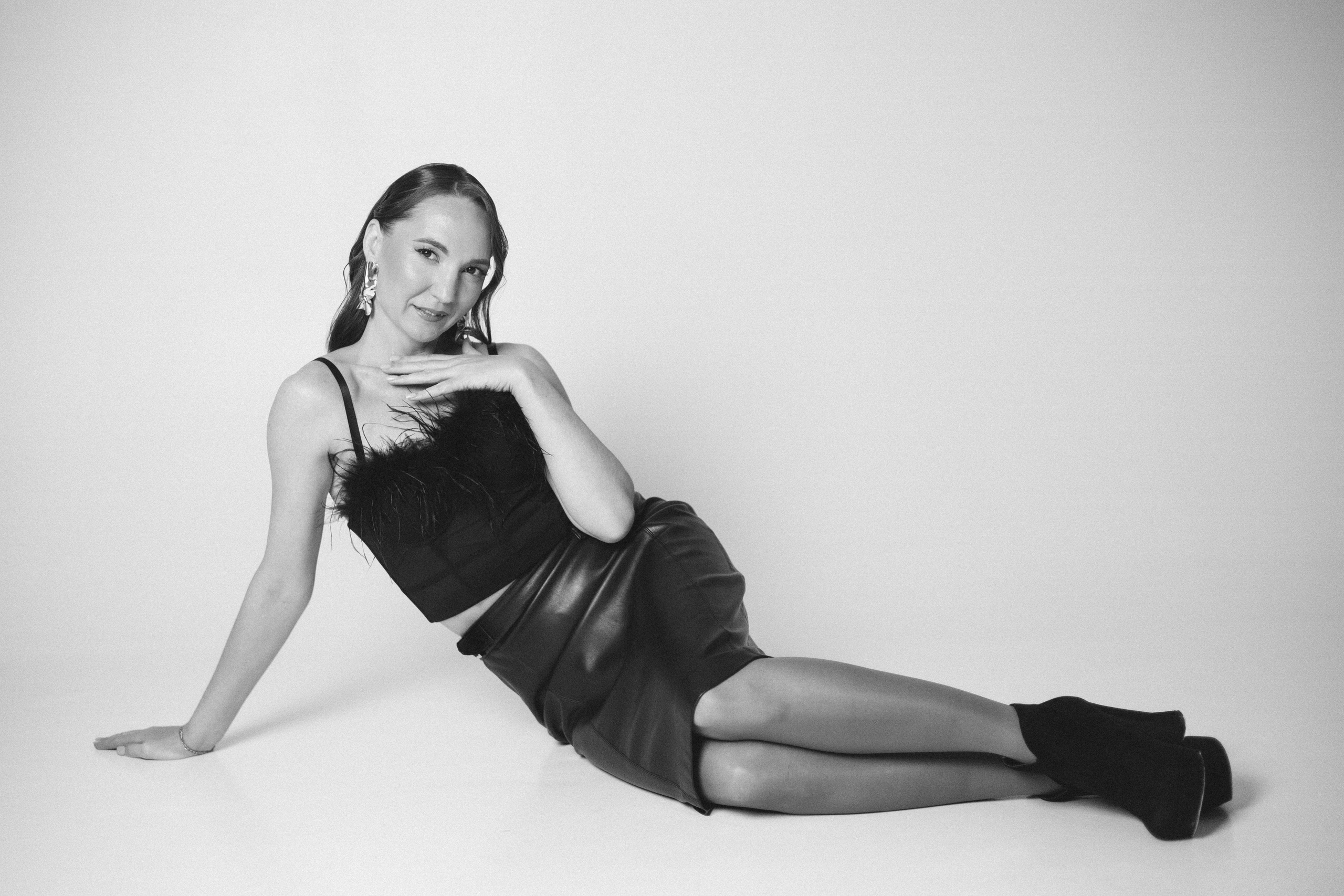 ЖЕНСКИЕ ПОРТРЕТЫ СТУДИЯ 2026. Фотограф Красноярск съемки лавстори, фотосессия в студии, портретная съемка, творческие фотосессии