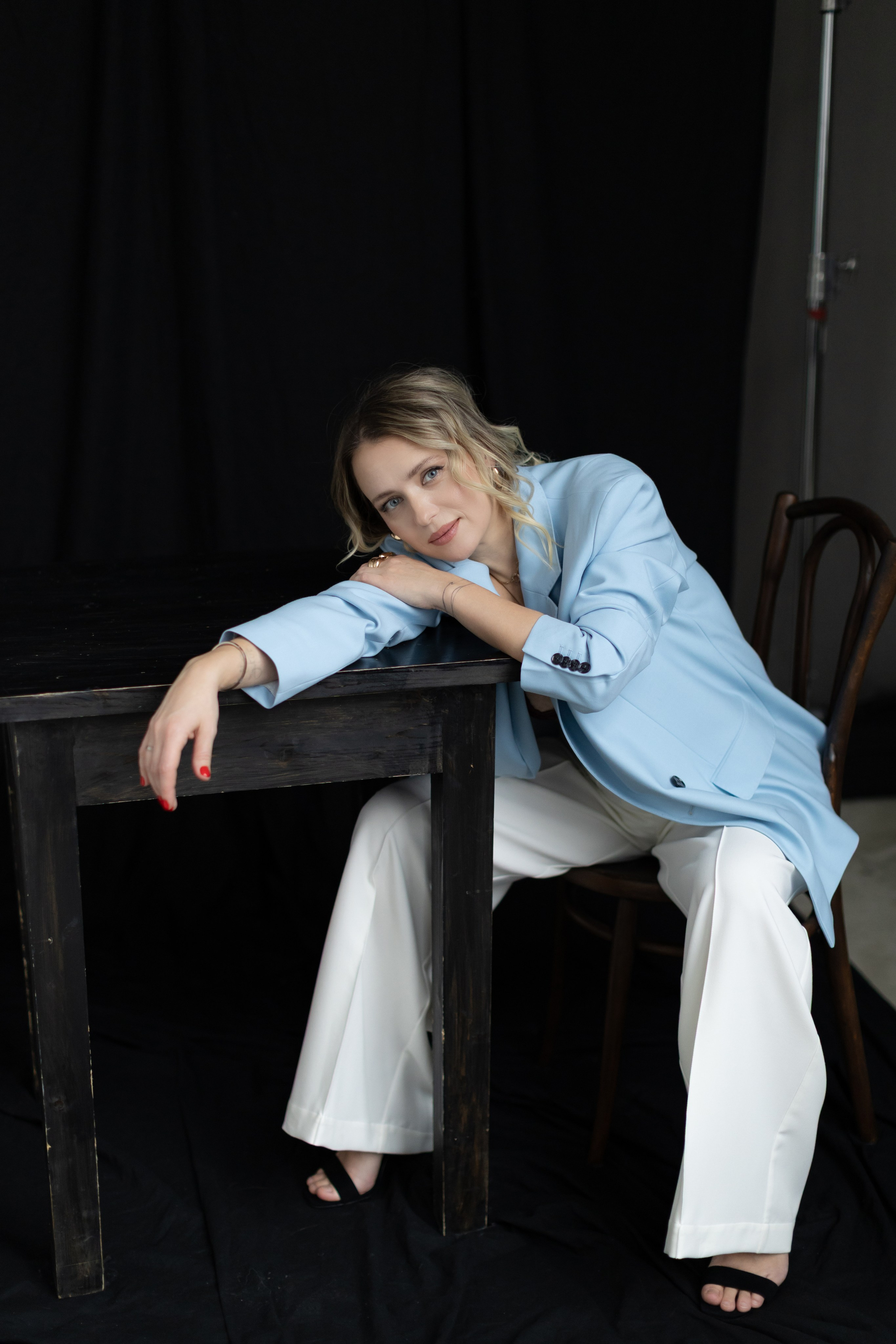 Фотосессия в лаконичной студии с Ульяной. Портретный и семейный фотограф Юлия Герман