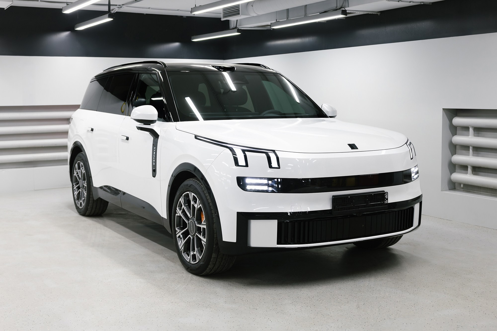 Lynk & Co 900 Ultra 2,0hyb 4WD AT (734 л. с.). Автосалон «Х-Авто»