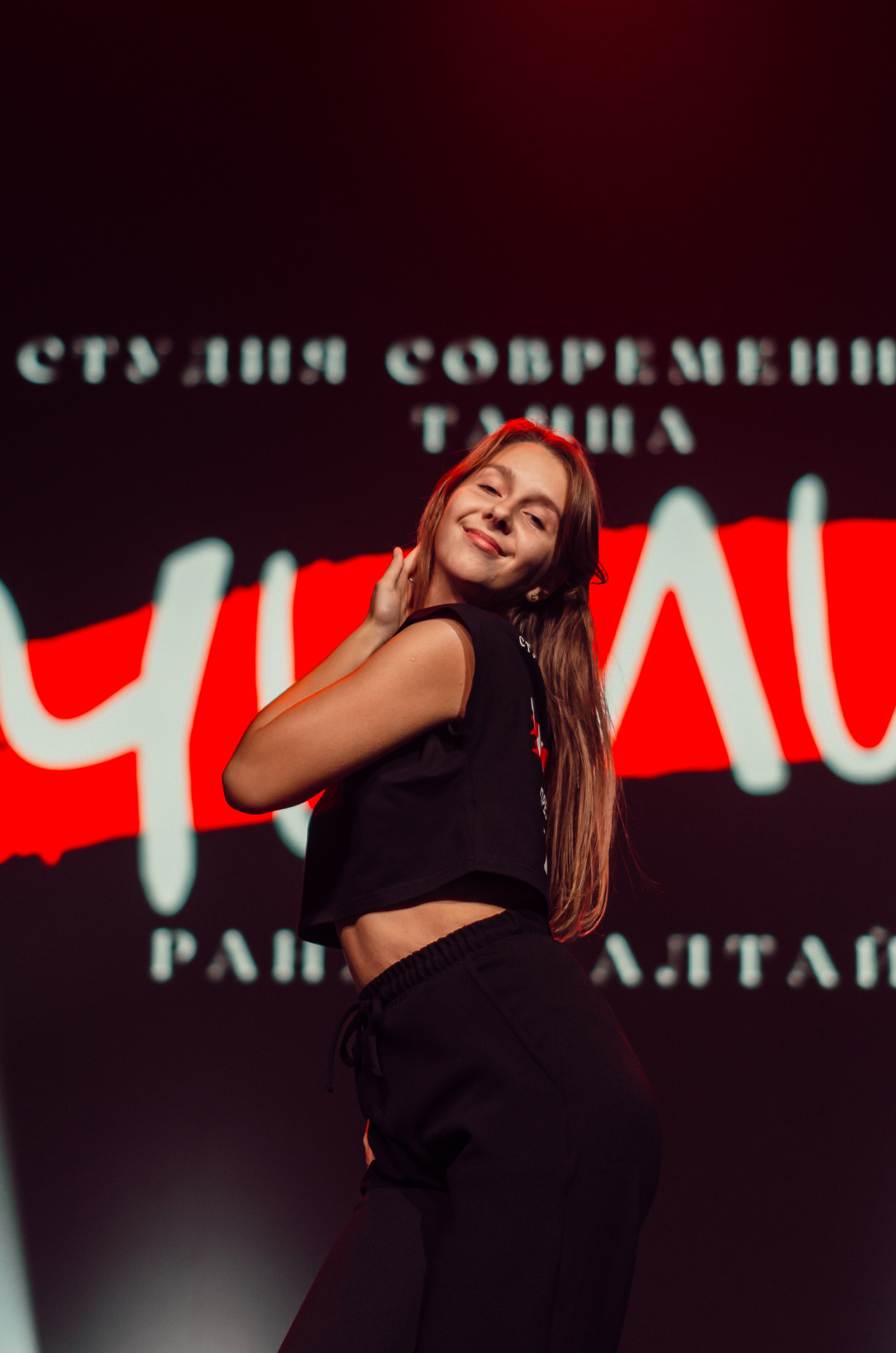 Групповая фотосъемка танцевального коллектива. Денисова Аля — фотограф для парных съемок и индивидуальных историй в Барнауле