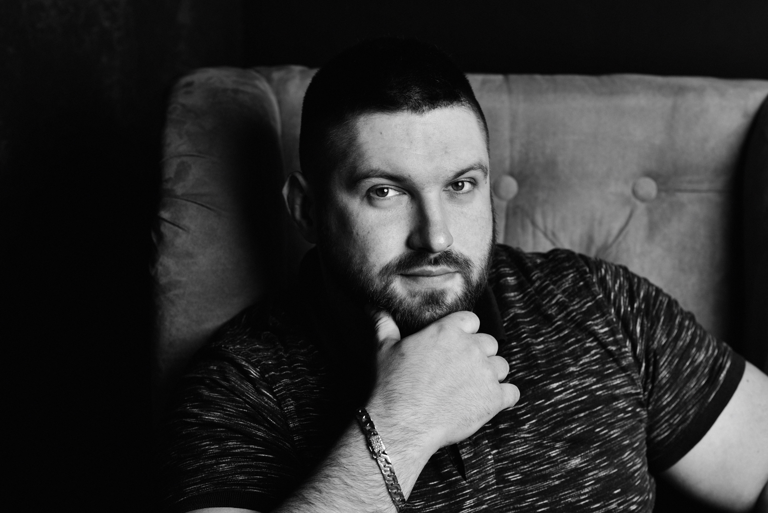 Чб портреты в Туле. Портретный, семейный, свадебный фотограф. Бизнес, контент съёмка. Тула