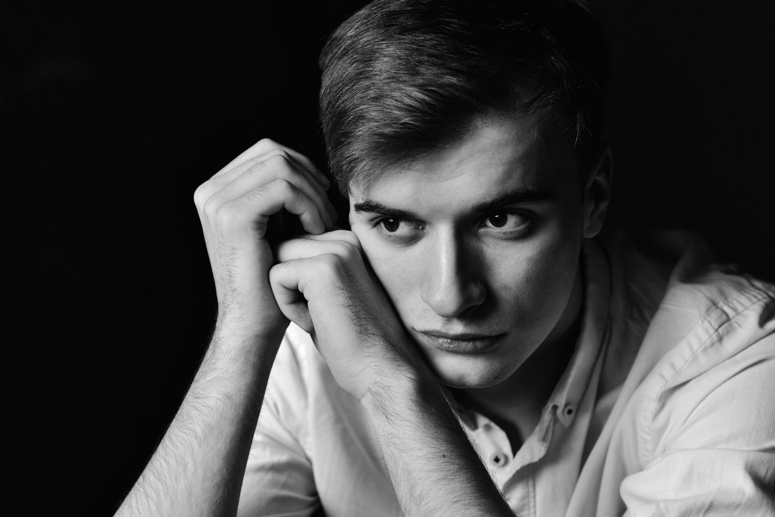 Чб портреты в Туле. Портретный, семейный, свадебный фотограф. Бизнес, контент съёмка. Тула