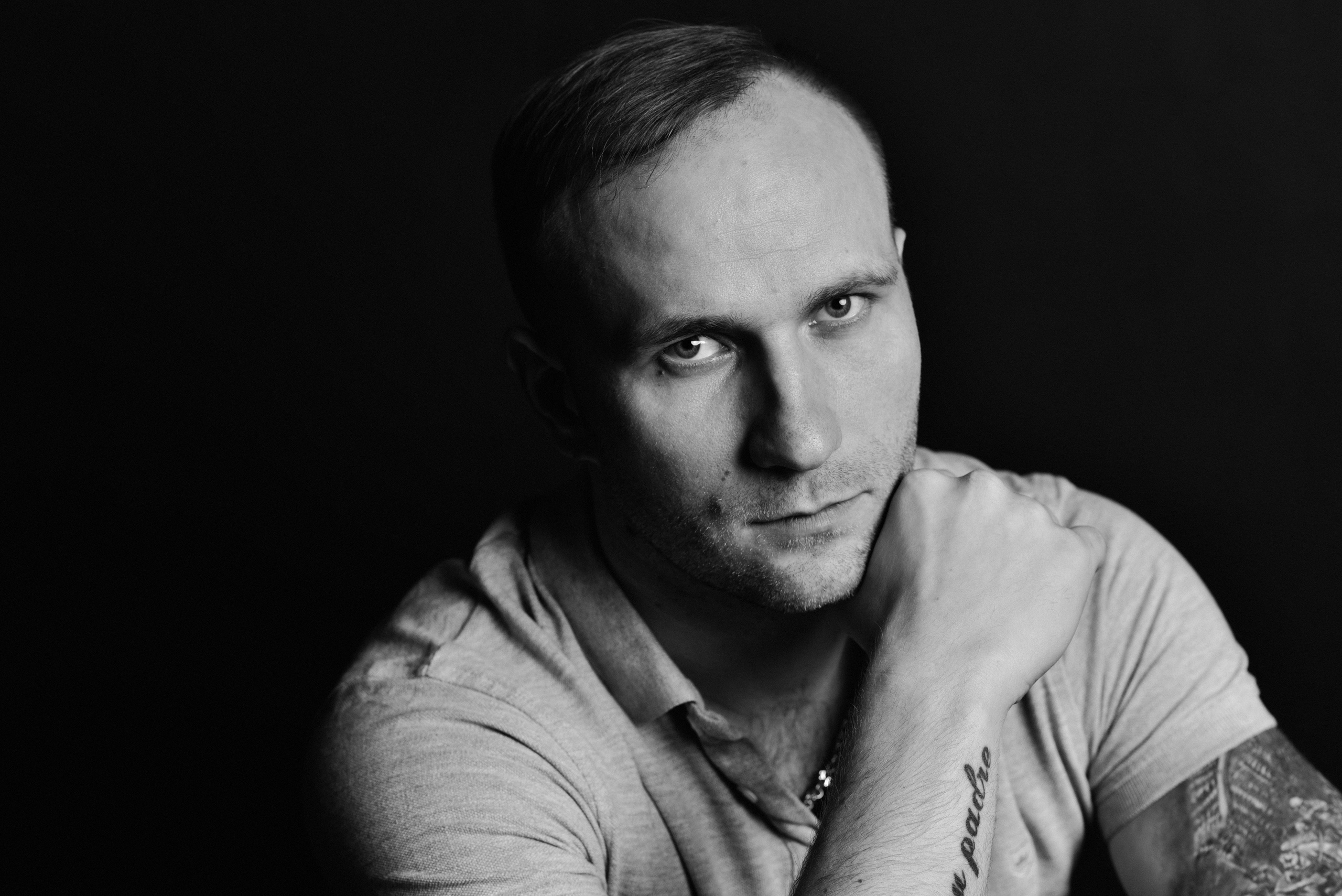 Чб портреты в Туле. Портретный, семейный, свадебный фотограф. Бизнес, контент съёмка. Тула