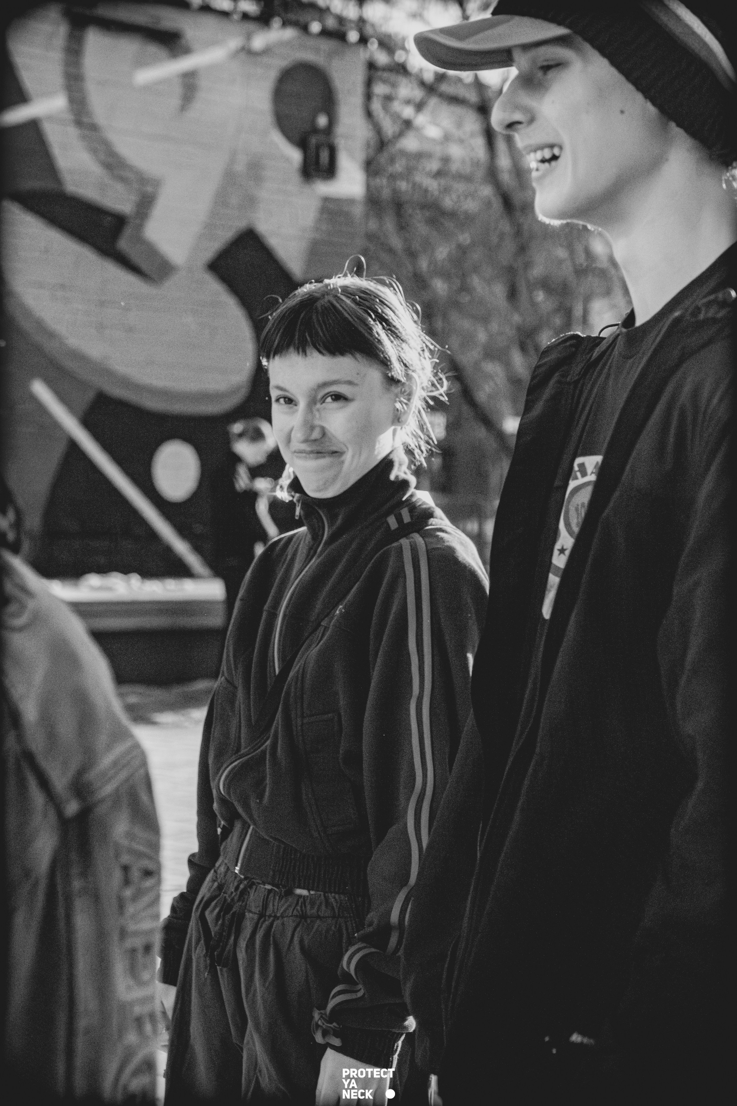 PROTECT YA NECK 22/03 (@youlovebu). Соня бу тебя сфоткала