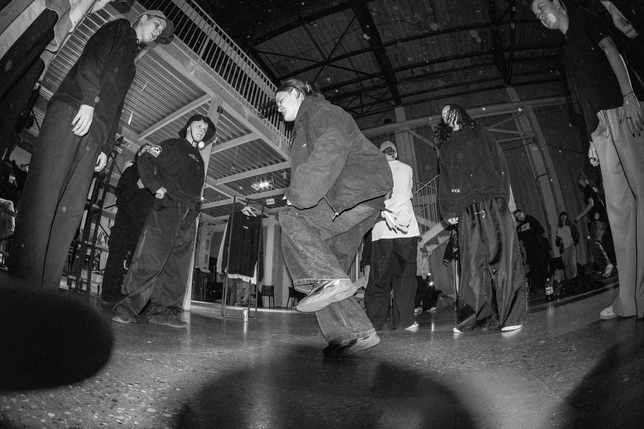 LORDS OF THE UNDERGROUND 27/10/25 (@youlovebu). Соня бу тебя сфоткала