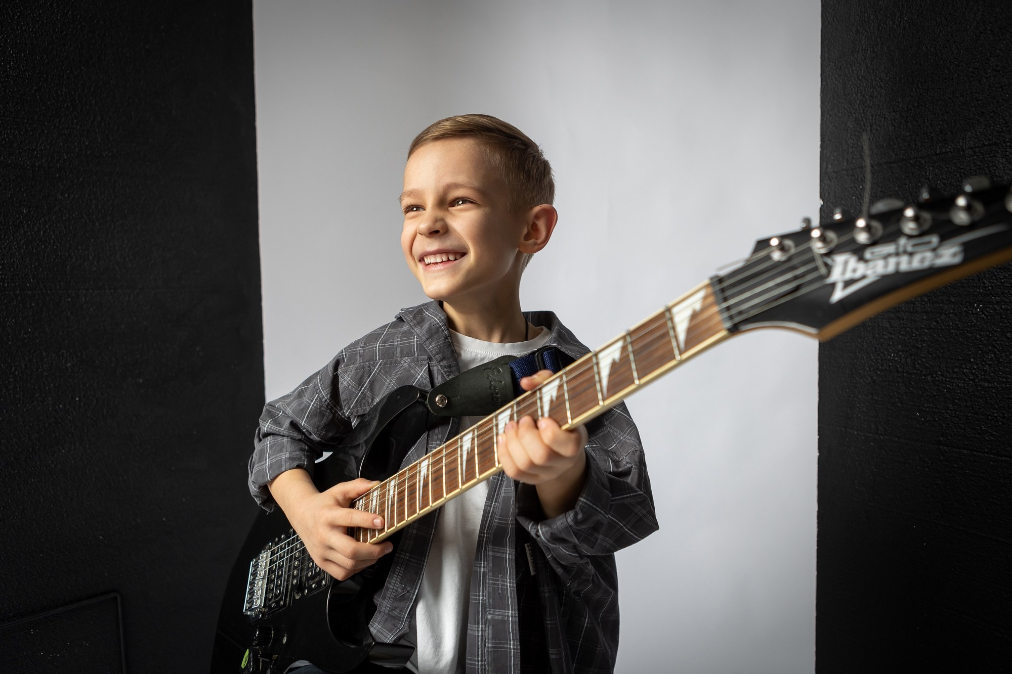 Семейная фотосессия в студии. Фотограф в Оренбурге. Профессиональный фотограф