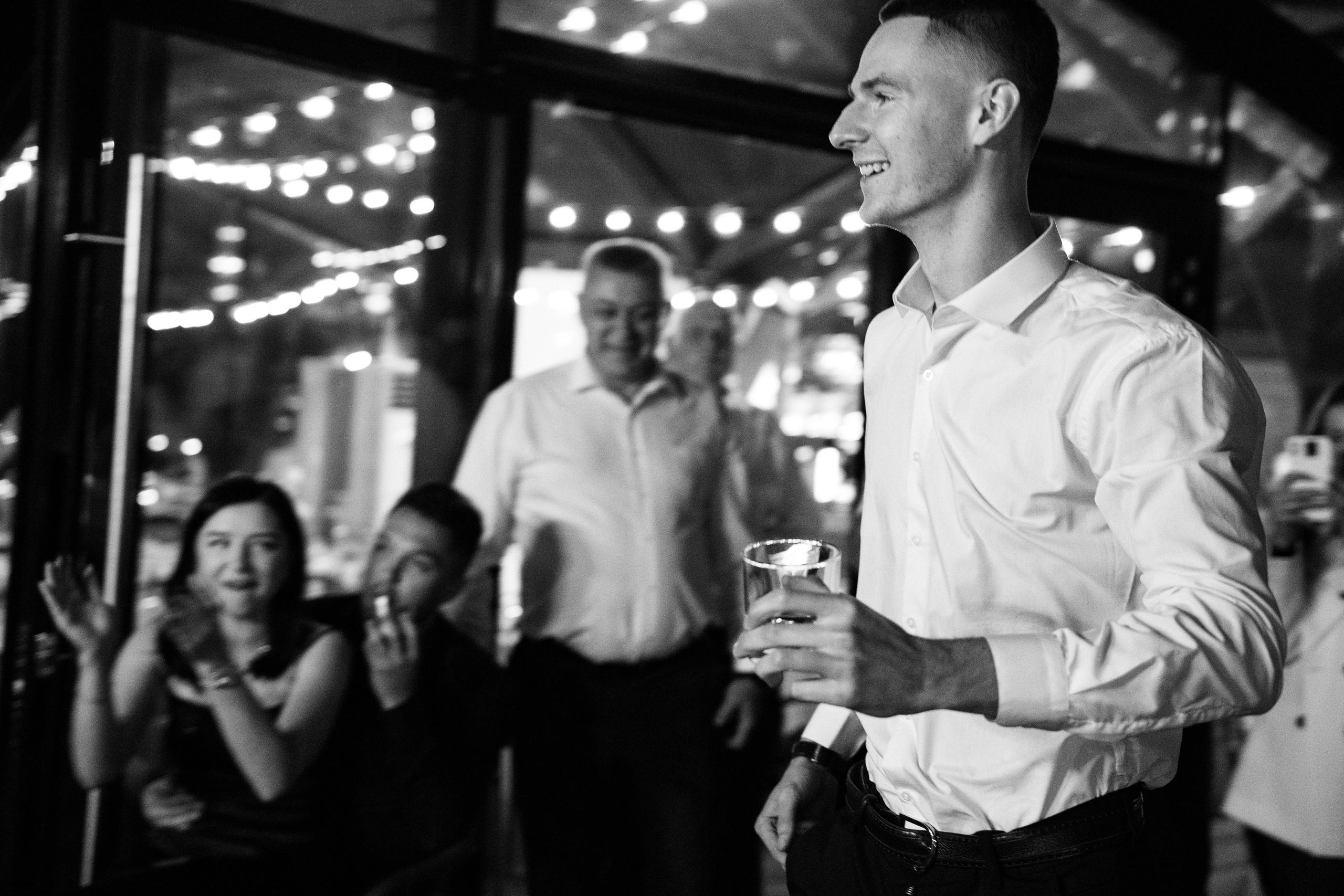 Виктория & Роман. Камерная городская свадьба в видовом ресторане в стиле современная классика. Свадебный фотограф организатор в Санкт-Петербурге Ассоль Опарина