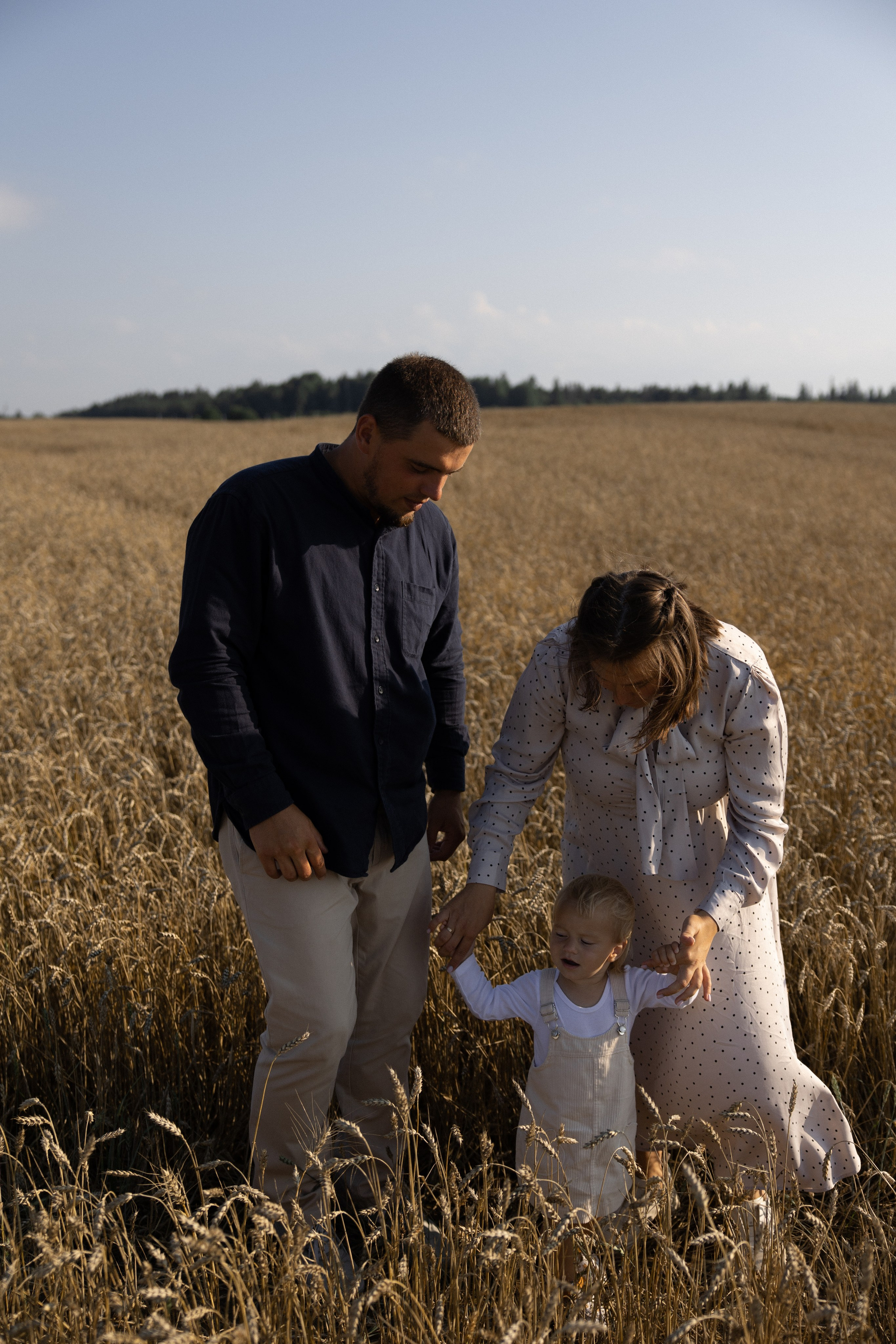 Семейная в поле. Свадебный фотограф в Санкт — Петербурге и Ленинградской о
