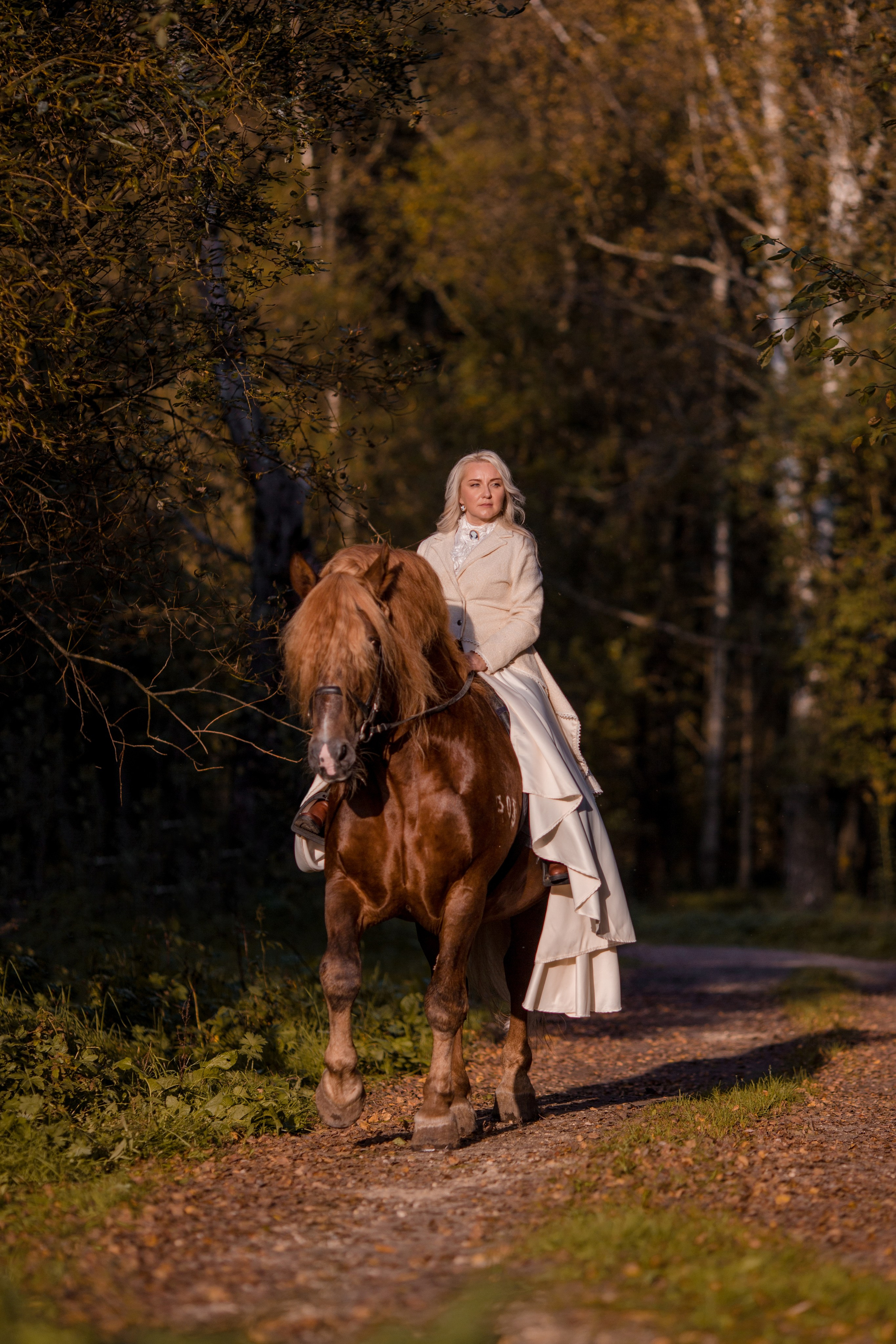 Осенняя фотосессия в костюме амазонка