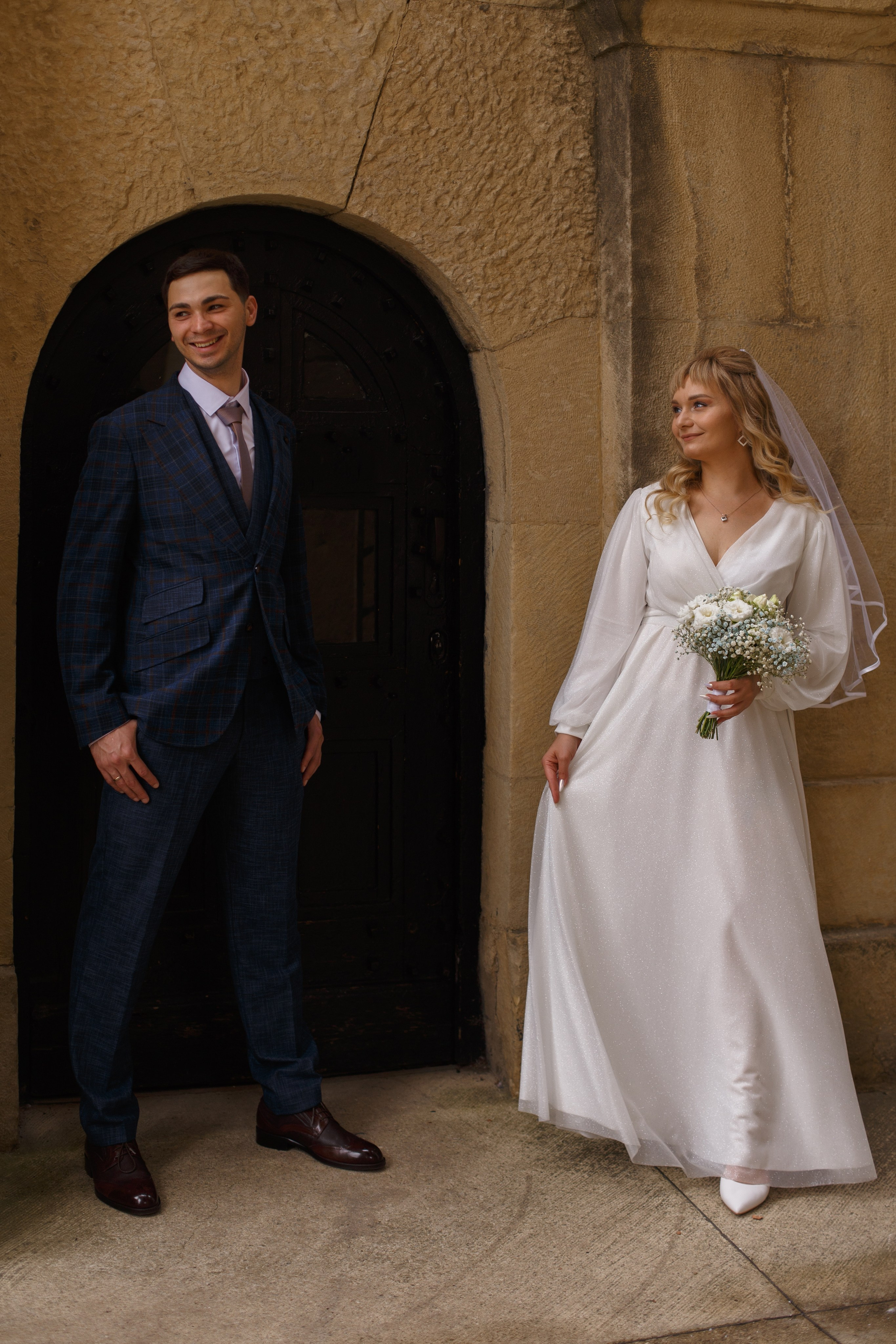 Свадебная фото прогулка пары в центре Ессентуков. Фотограф Ставрополь Пятигорск Елизавета Дарина