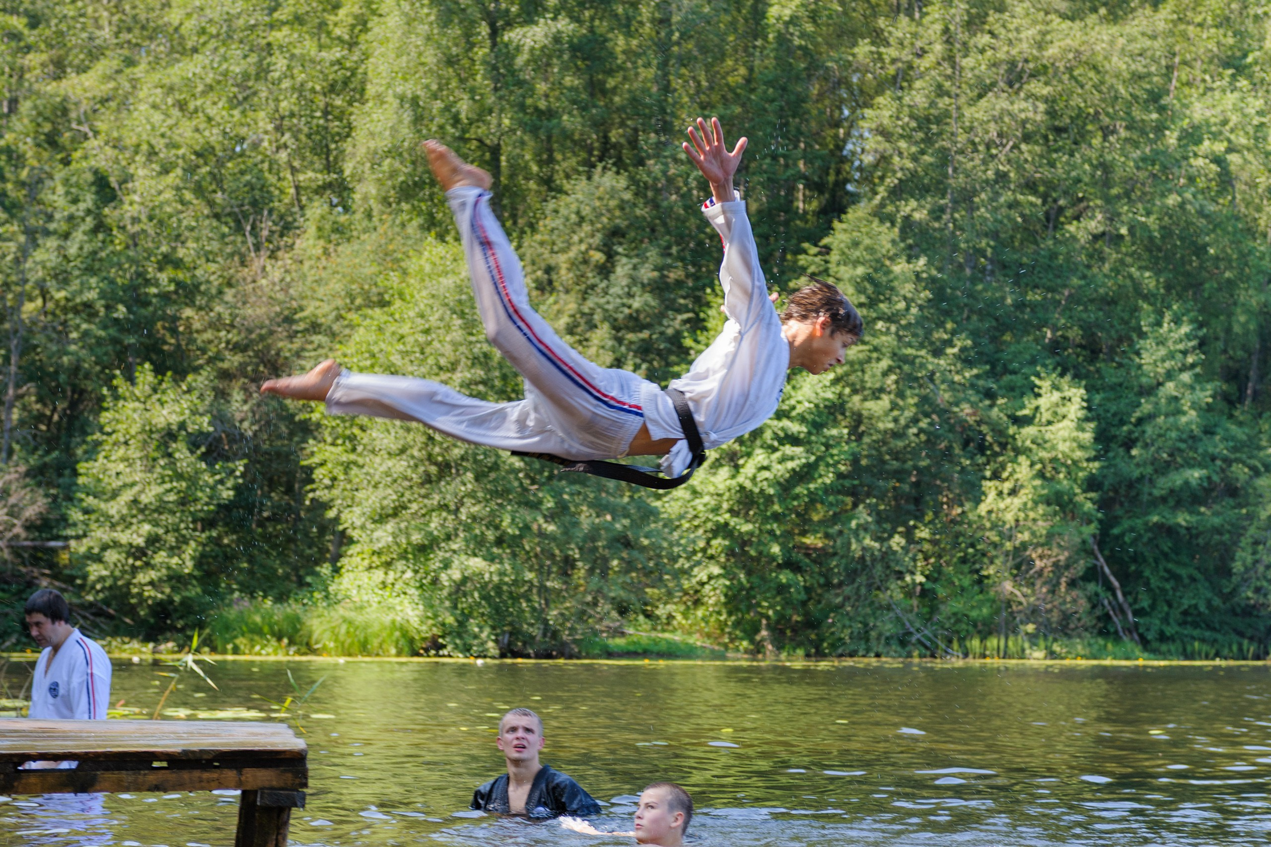 Летние тренировочные боры Школы Боевых Искусств «МОН», Валдай 2010 г. купаемся