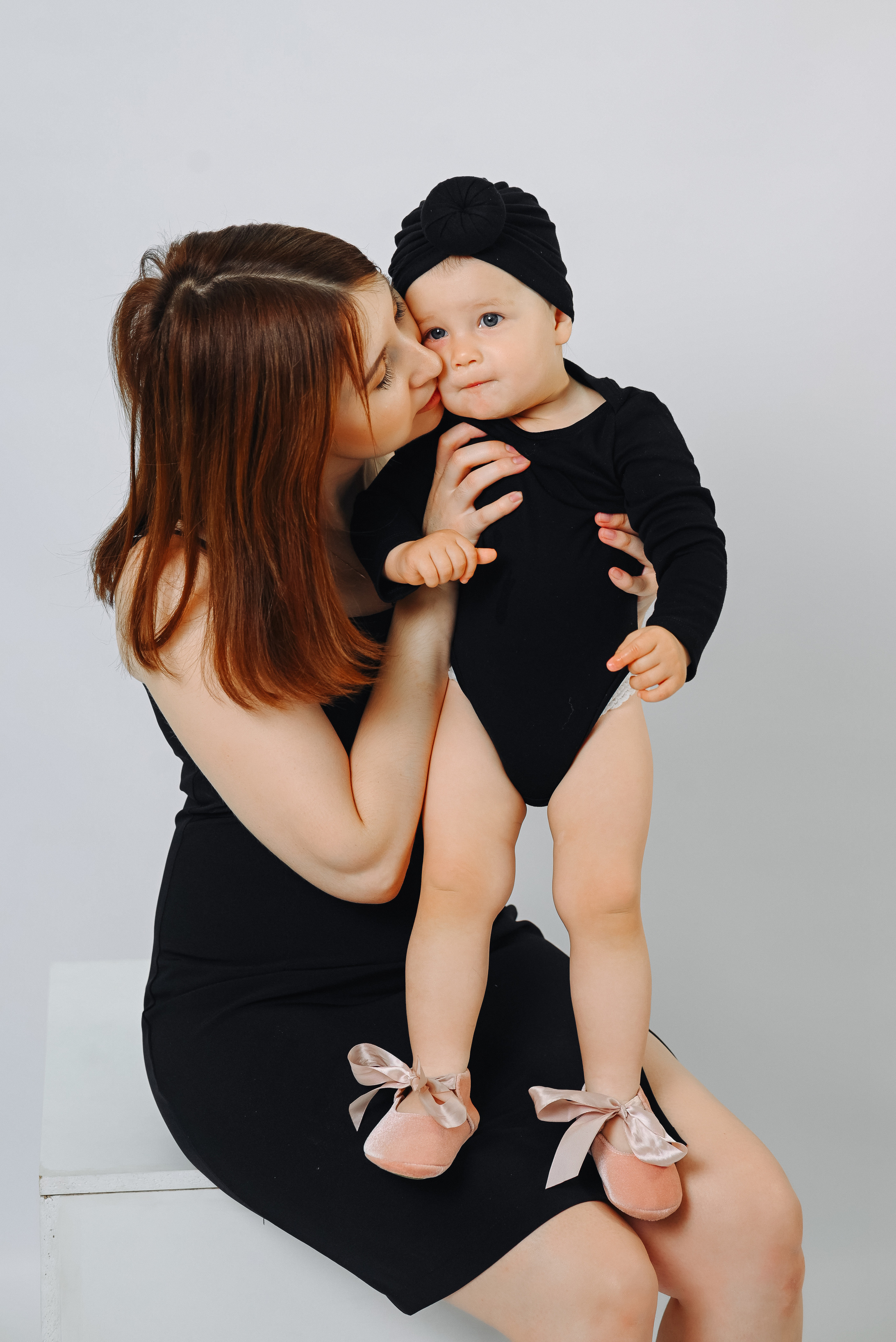 Фотосессия в стиле Vogue в фоновой студии (на однотонном фоне). Свадебный, семейный и школьный фотограф в Бийске Ксения Мамаева