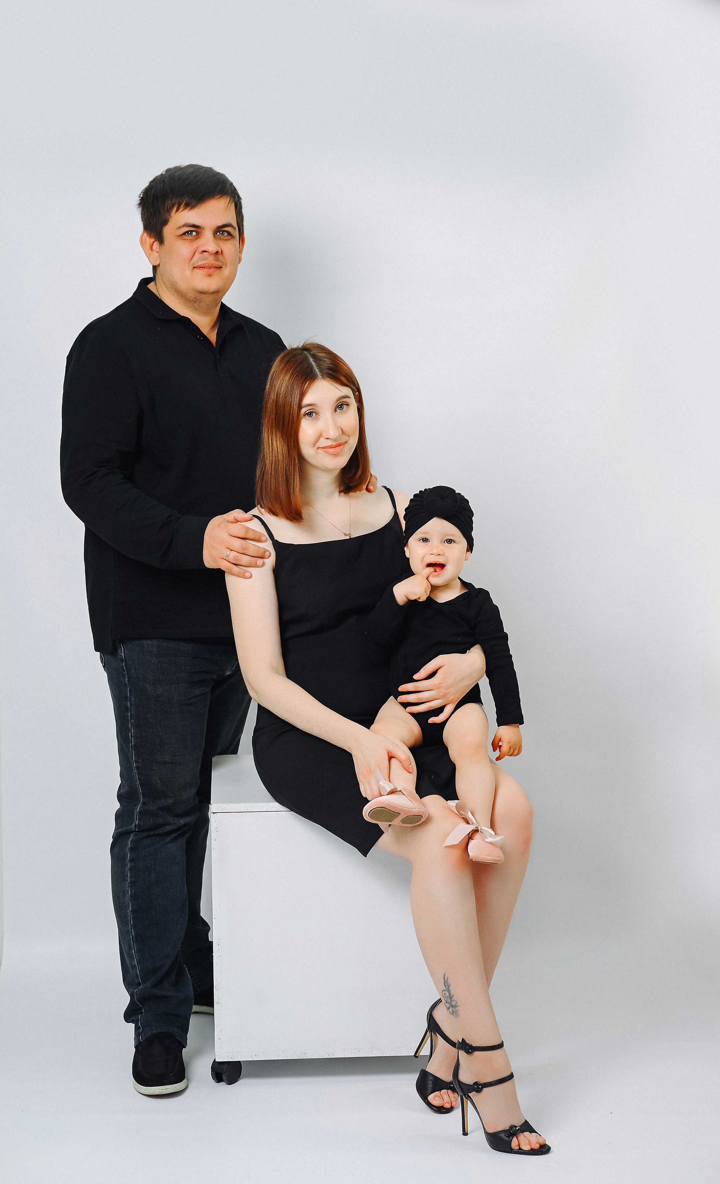 Фотосессия в стиле Vogue в фоновой студии (на однотонном фоне). Свадебный, семейный и школьный фотограф в Бийске Ксения Мамаева