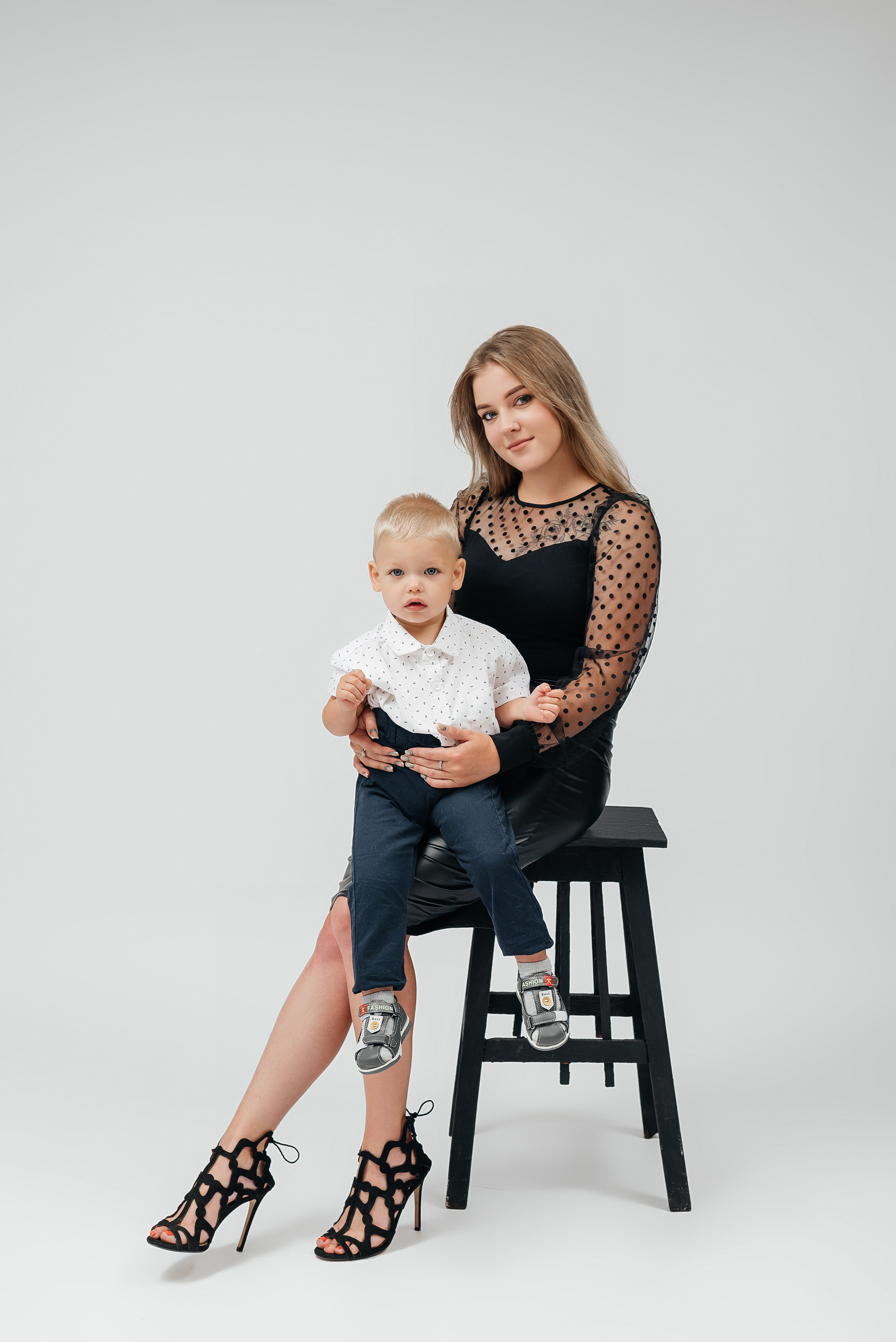 Фотосессия в стиле Vogue в фоновой студии (на однотонном фоне). Свадебный, семейный и школьный фотограф в Бийске Ксения Мамаева