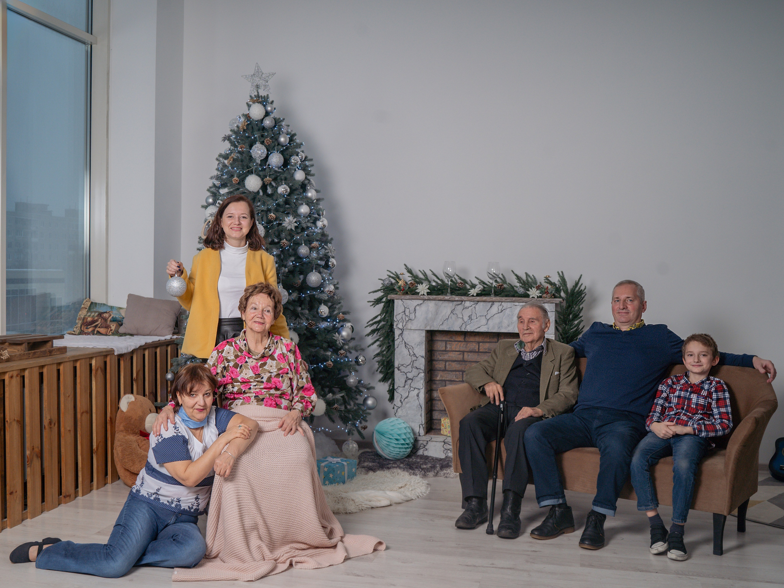 С бабушками. Фотограф Зинаида Евдокимова