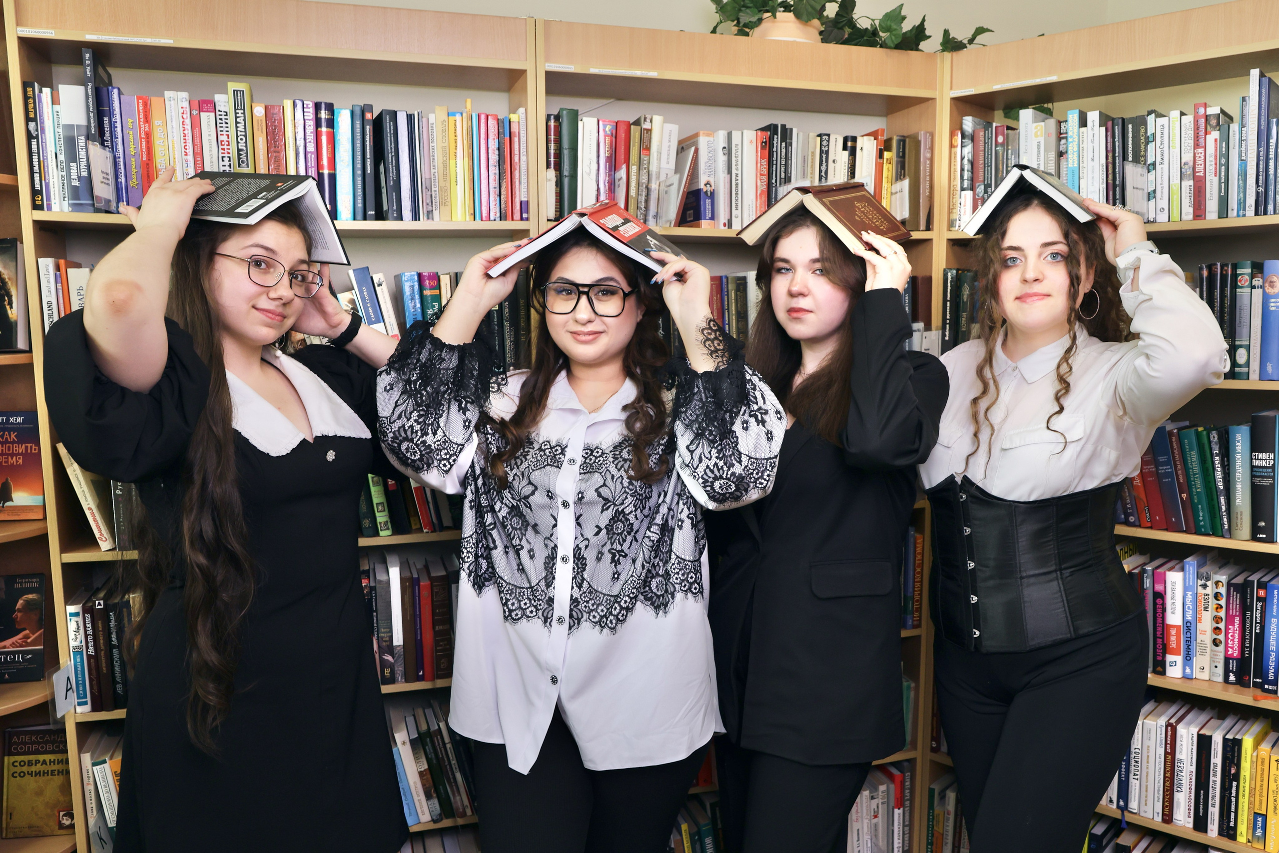 Съёмка в библиотеке. Школьные выпускные альбомы в Москве Марина Николаева
