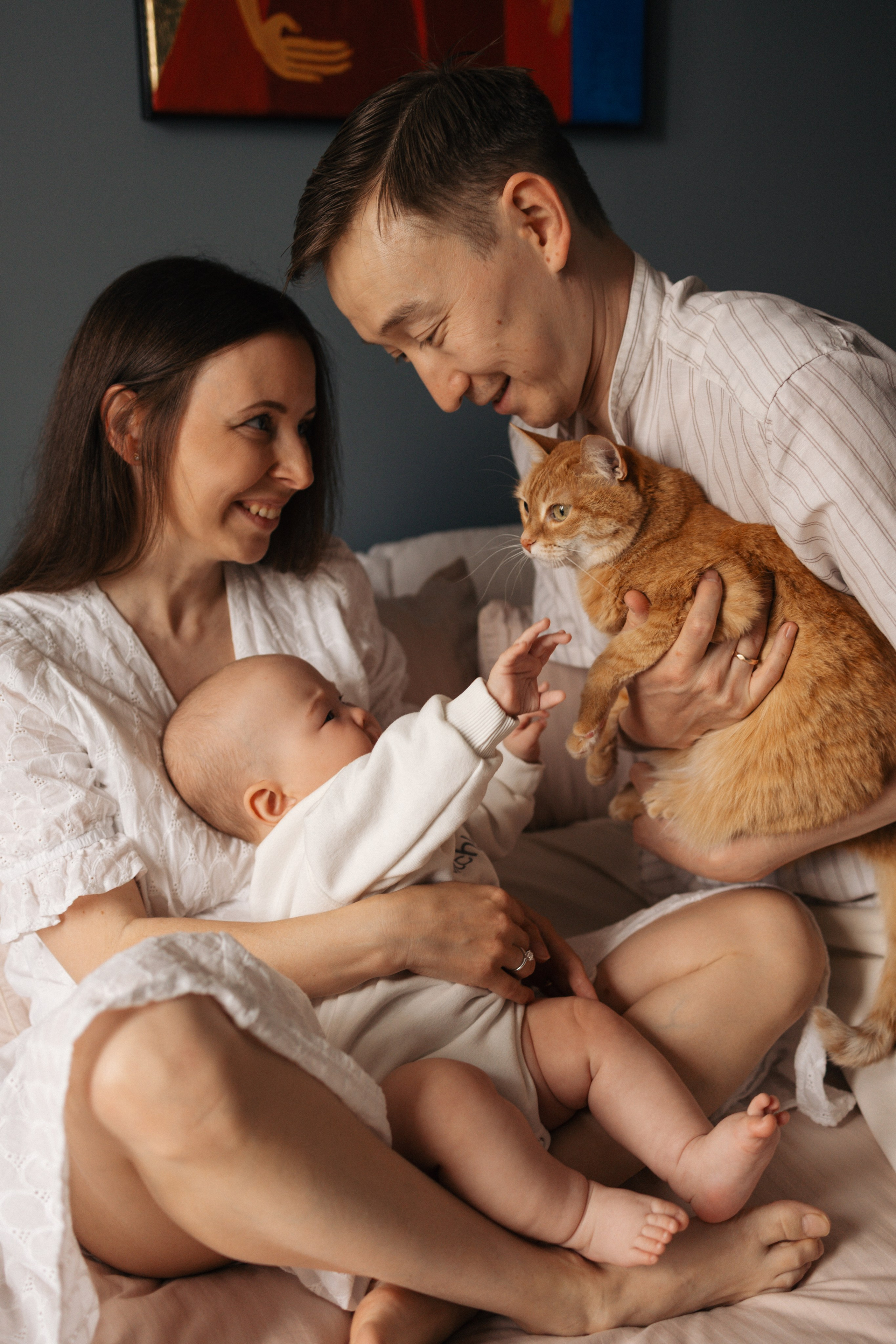 Домашняя фотосессия с малышом и кошкой — семейный фотограф