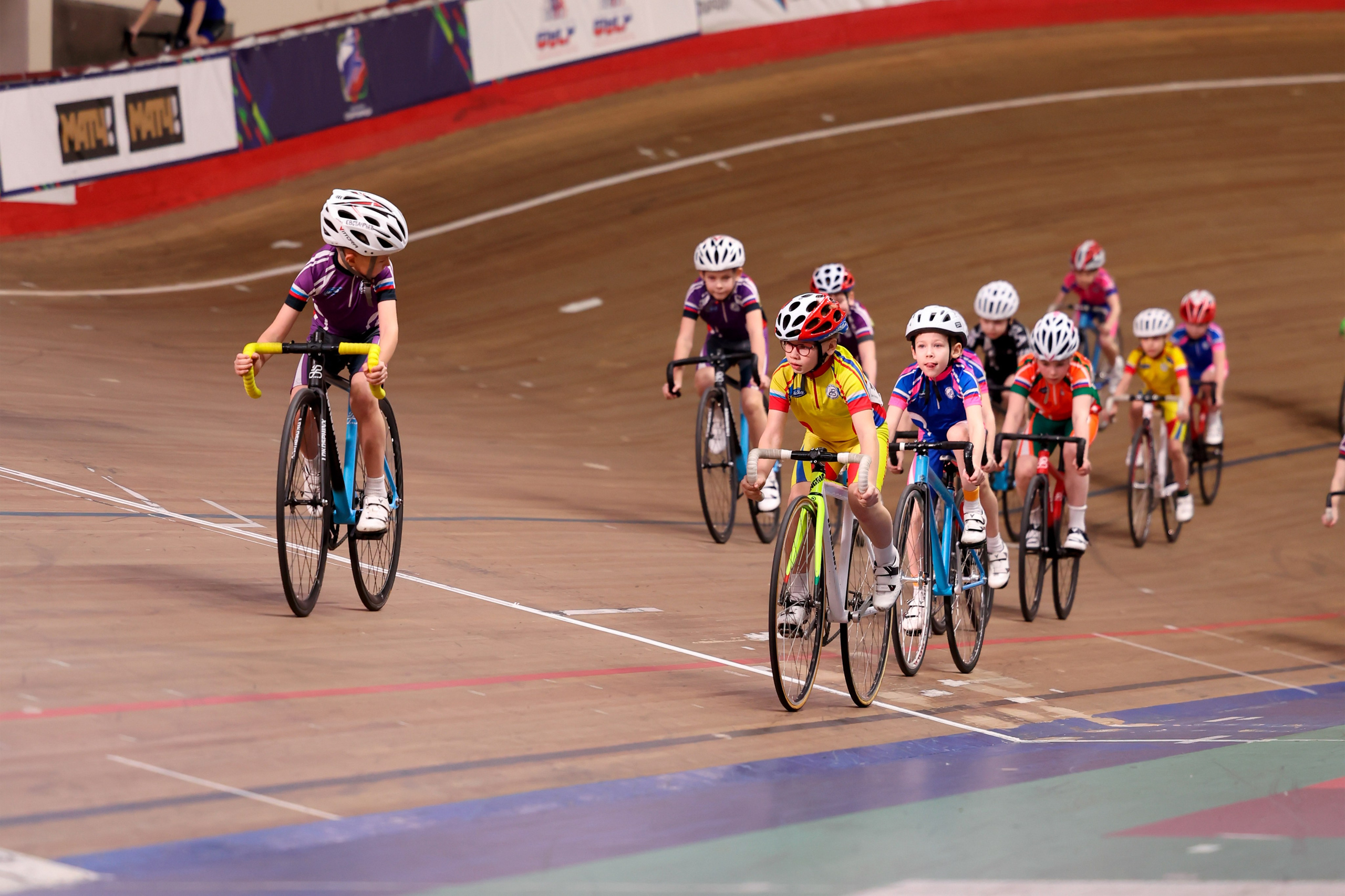 Пятый этап Региональных соревнований по велоспорту на треке (Гит, Скретч) 15.03.2025. Спортивный и репортажный фотограф Антон Тереханов