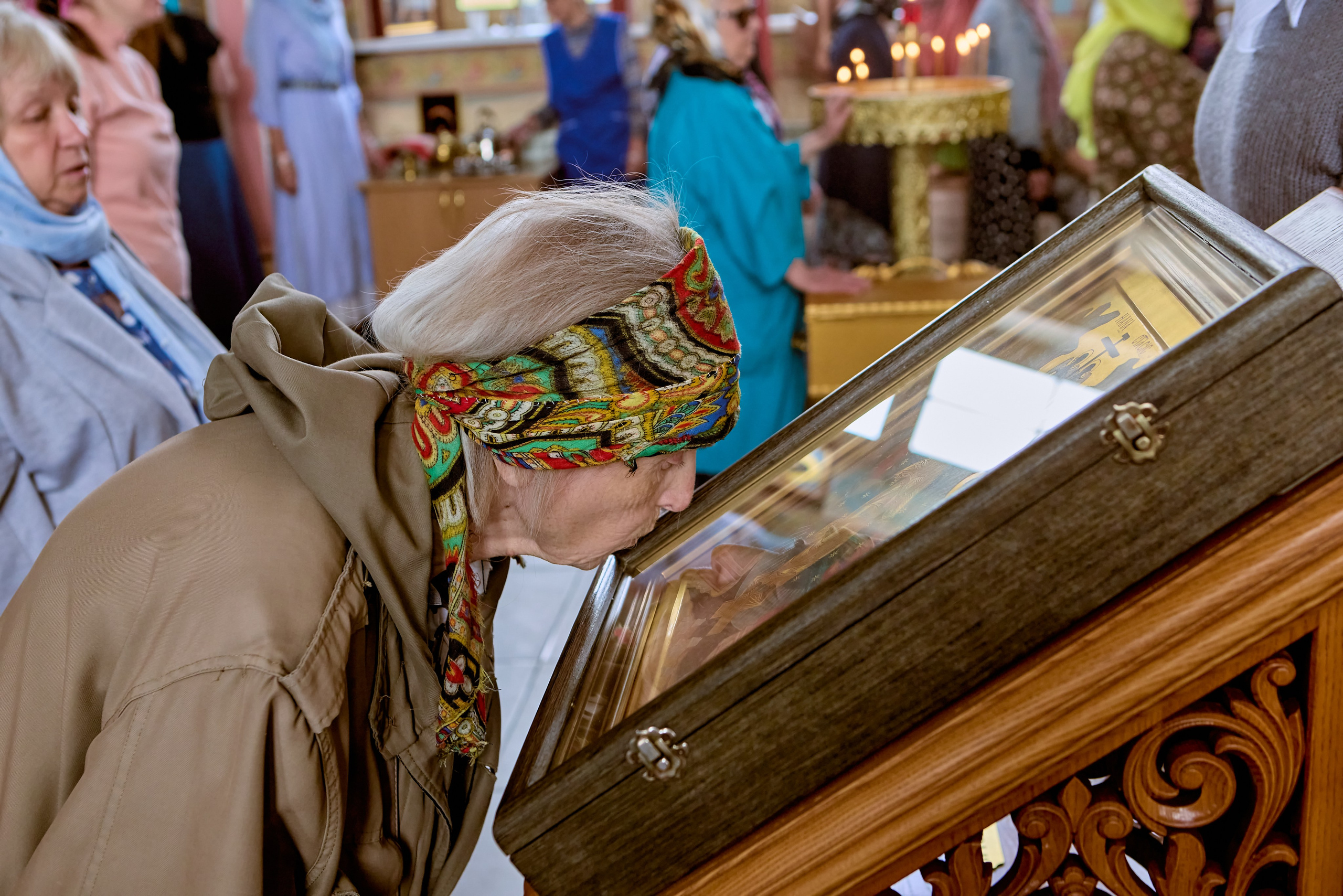 Молитвенная атмосфера и светлое духовное торжество Недели Всех Святых в объективе фотографа Крещения и Венчания.