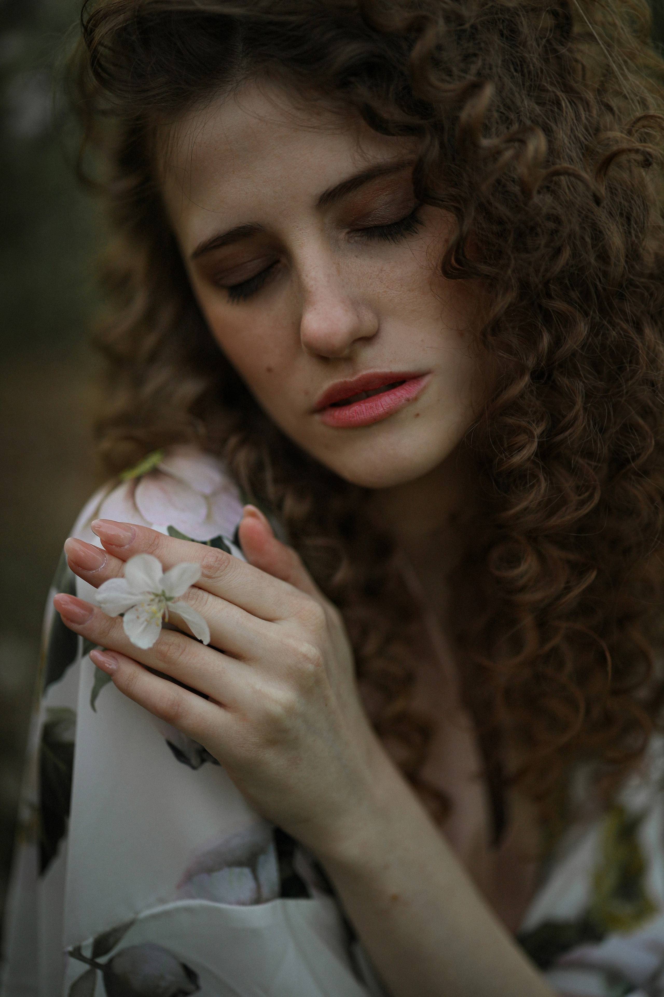 Фотосессия в саду Гагры: индивидуальная съемка для девушки в Абхазии.