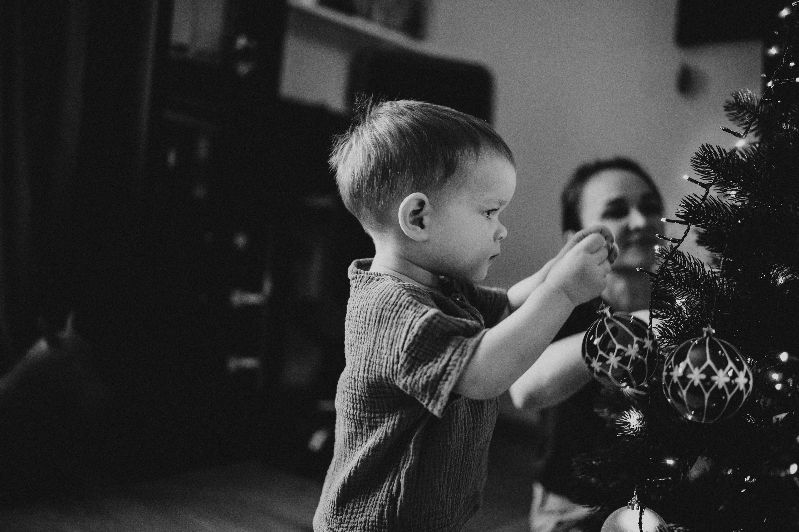 Украшаем ёлочку. Малыш Костя. Семейный фотограф в Москве Ирина Жур