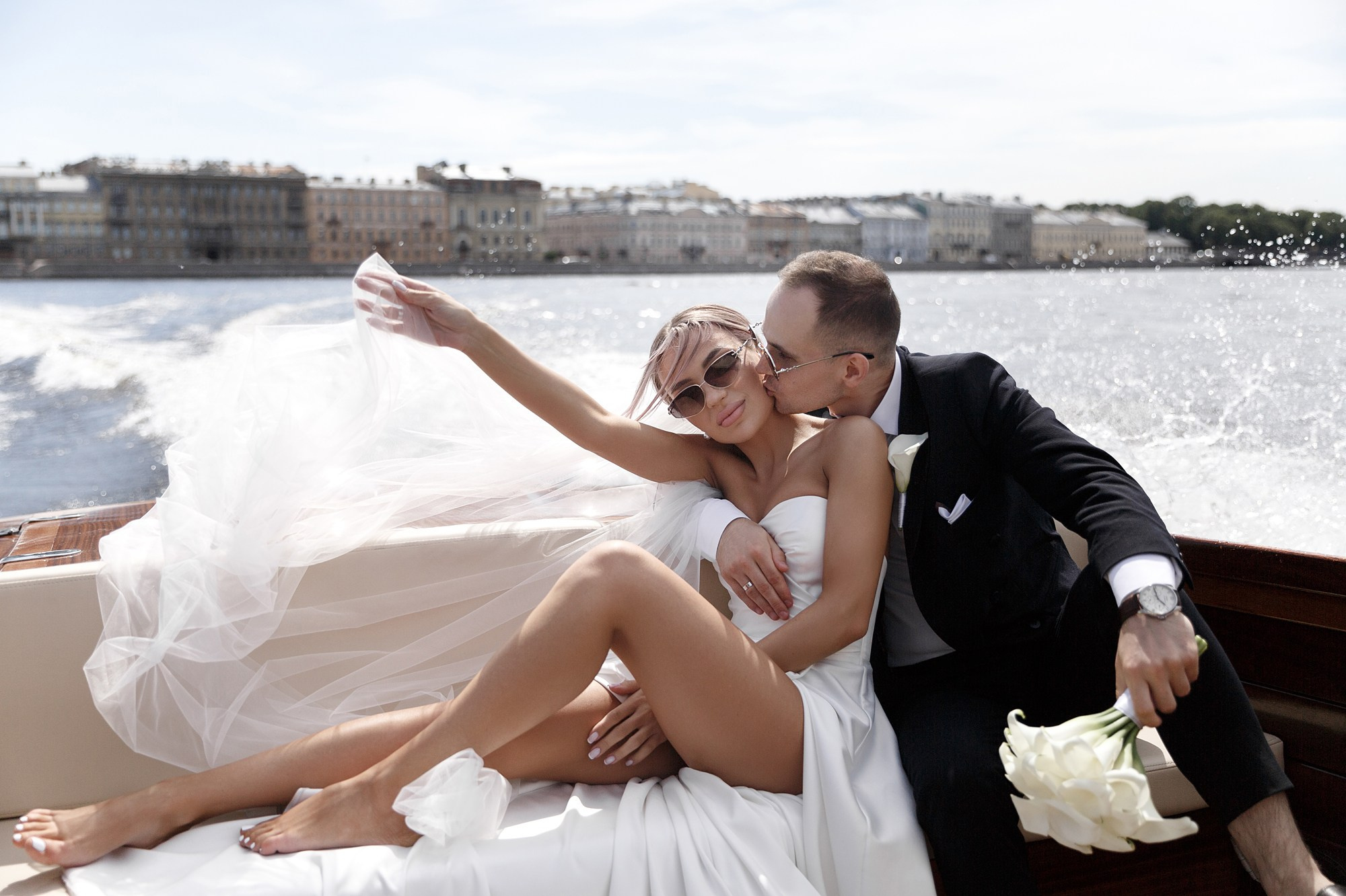Свадьба на катере. Свадебный фотограф в Санкт-Петербурге Наталья Вендт