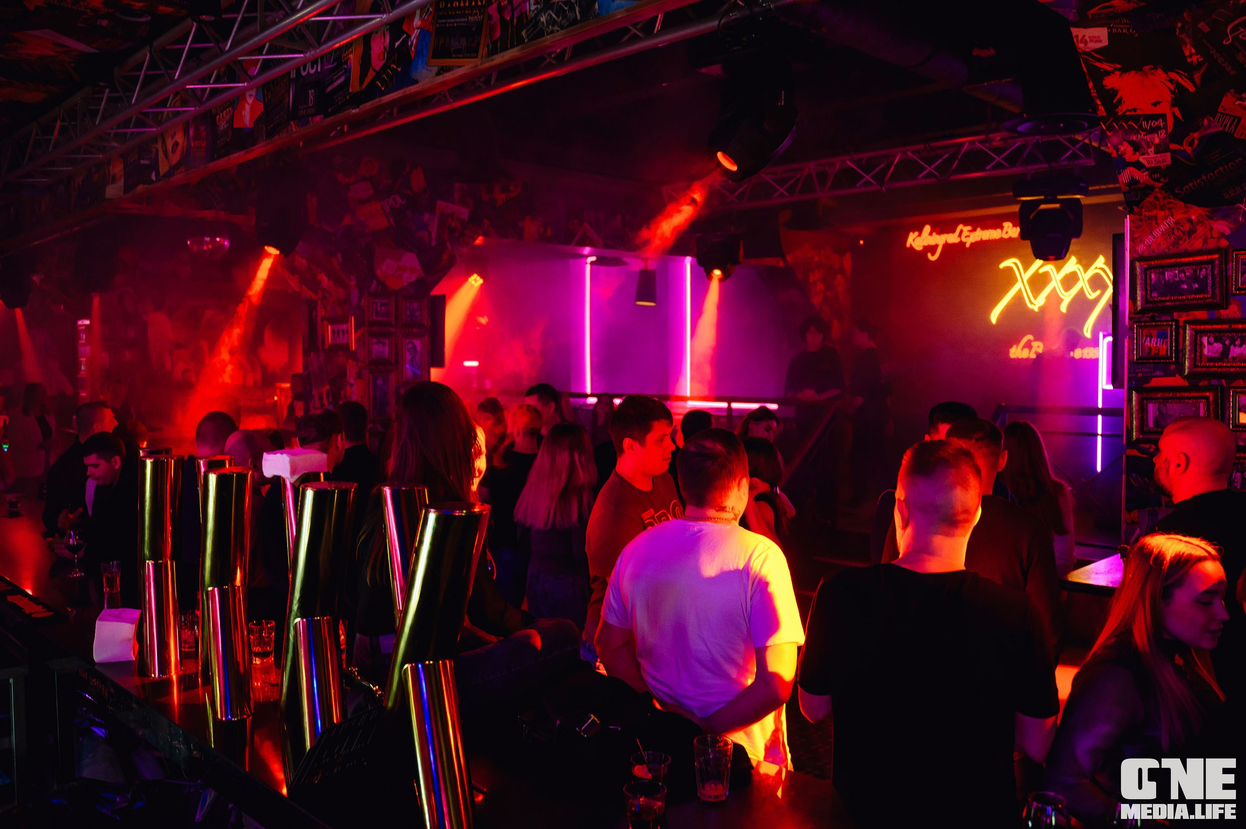 Пятничная туса в XxxX. One Media Life: фоторепортажи, фотоотчеты с мероприятий и заведений