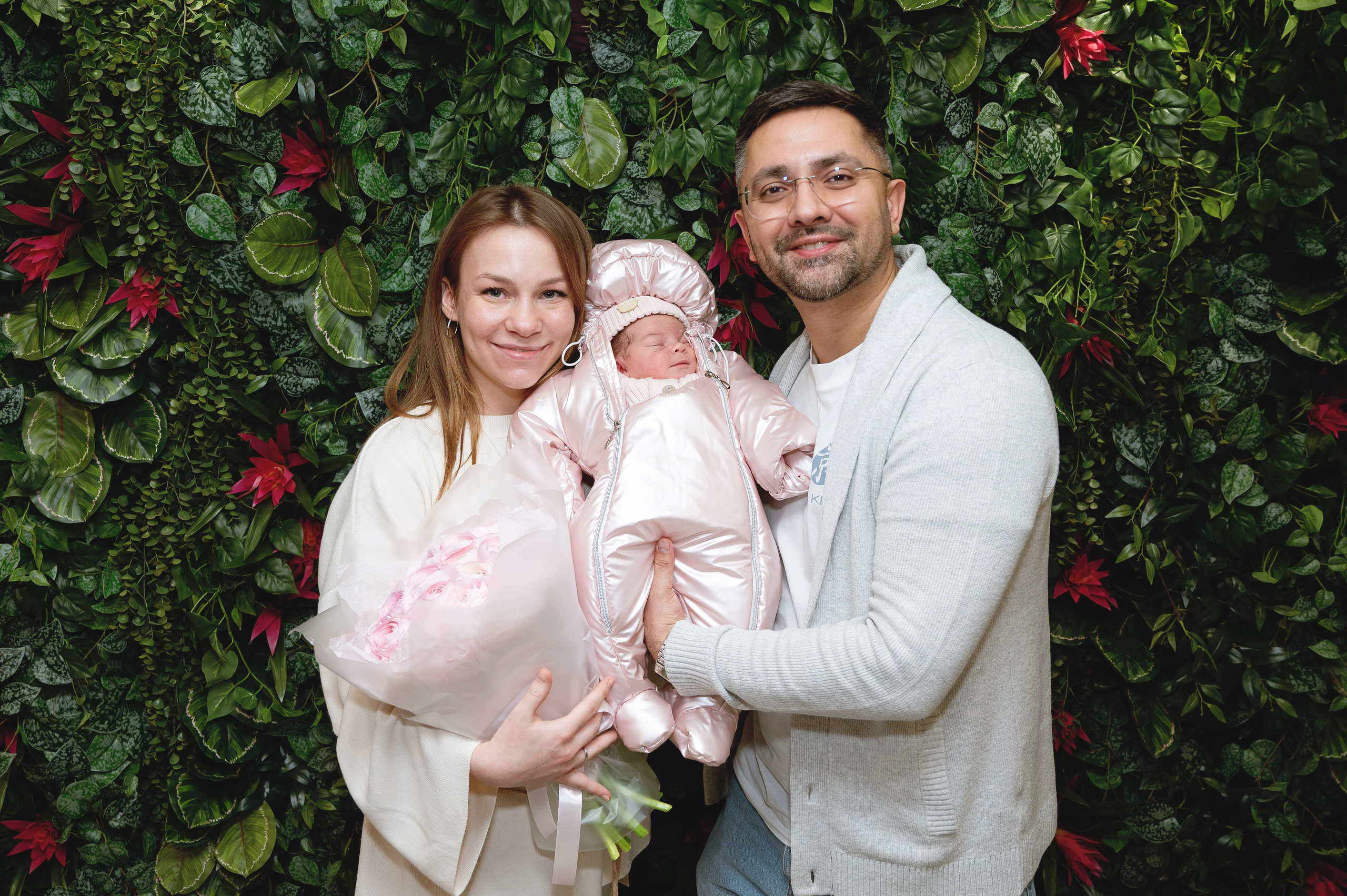 Фотосъемка выписки из роддома в Москве, заказать фотографа на выписку ньюборн съемка в роддоме newborn фотограф в Юдино