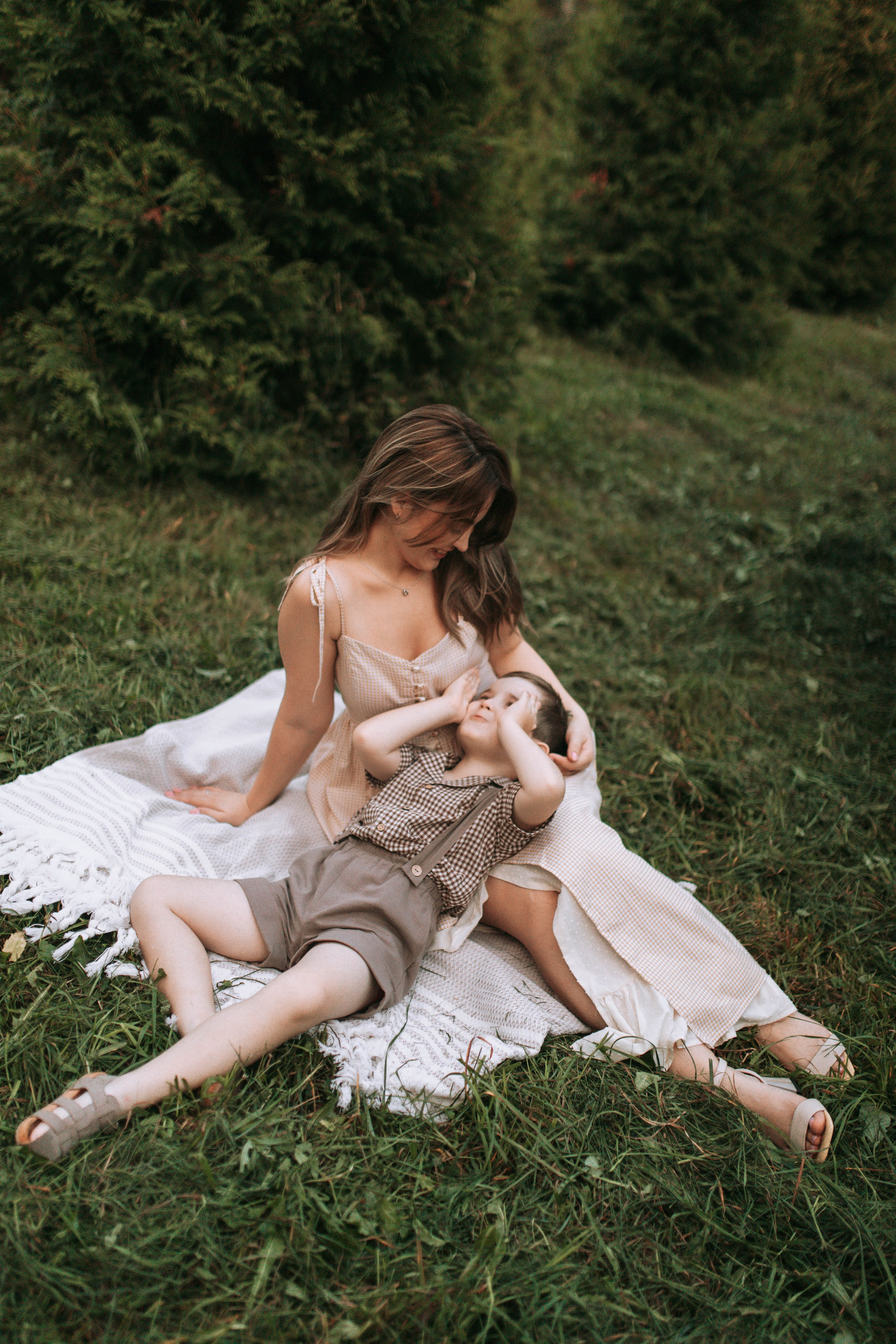 Весёлая прогулка вместе с мамой. Свадебный и семейный фотограф в Нижнем Новгороде